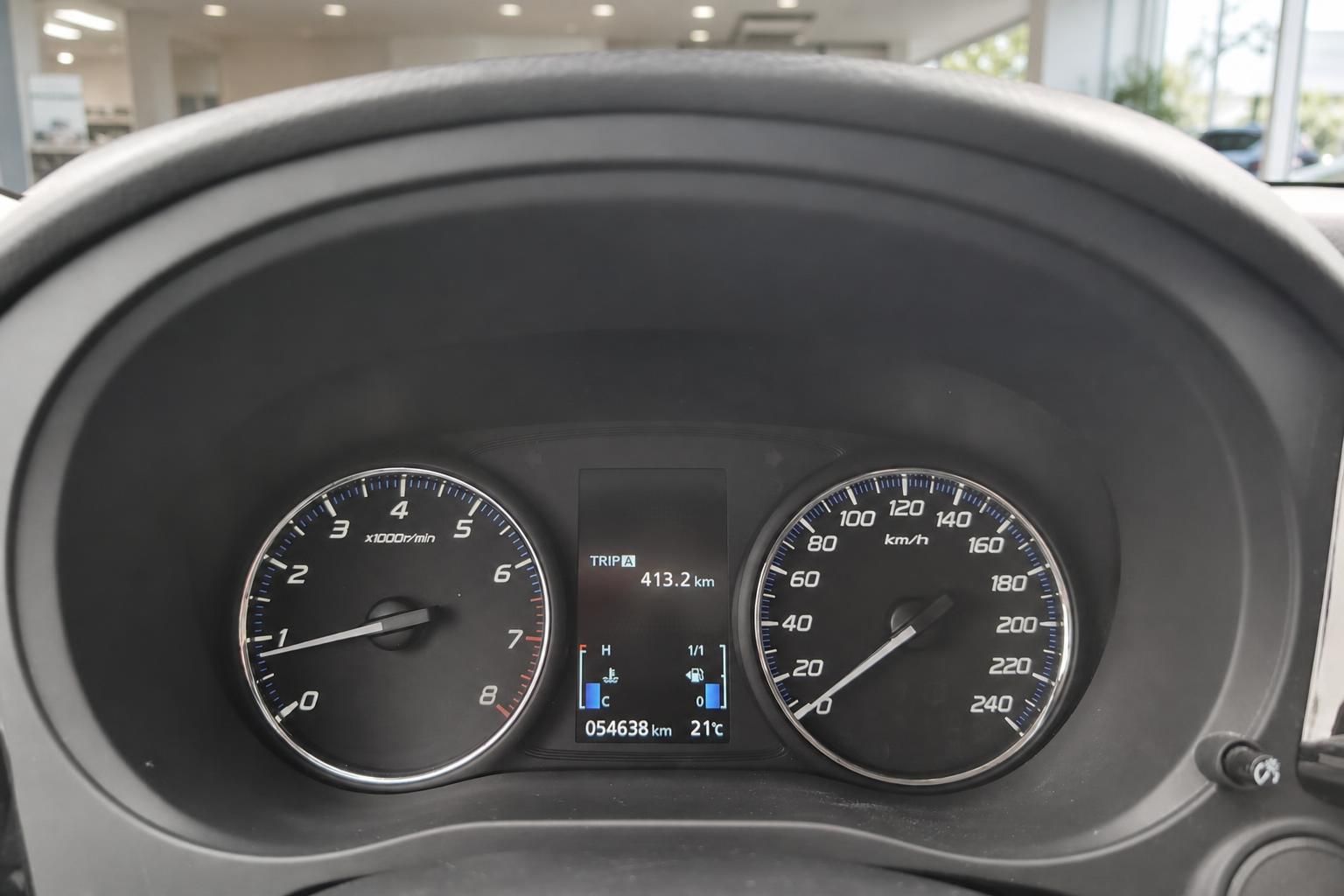 Mitsubishi Tacho mit Kilometerstand 54638 km und Drehzahlmesser