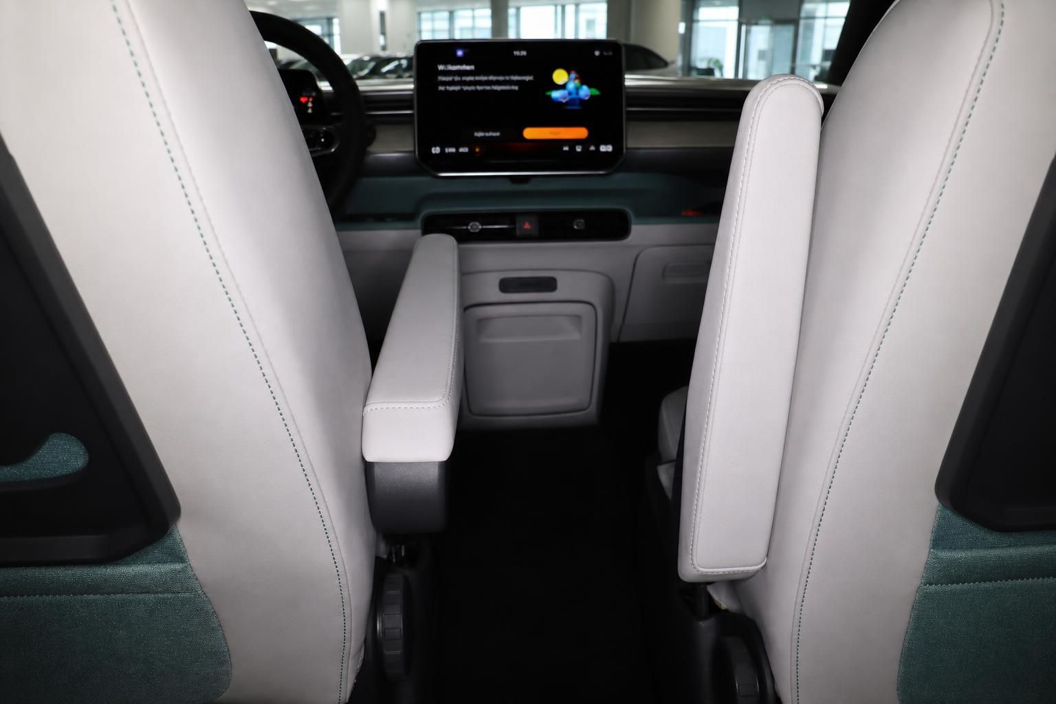 VW Bus Cockpit Ansicht mit Touchscreen Infotainment System