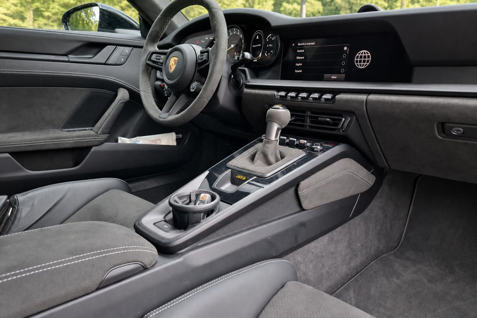 Porsche GT3 Mittelkonsole mit Schaltknauf, Touchscreen und Lenkrad