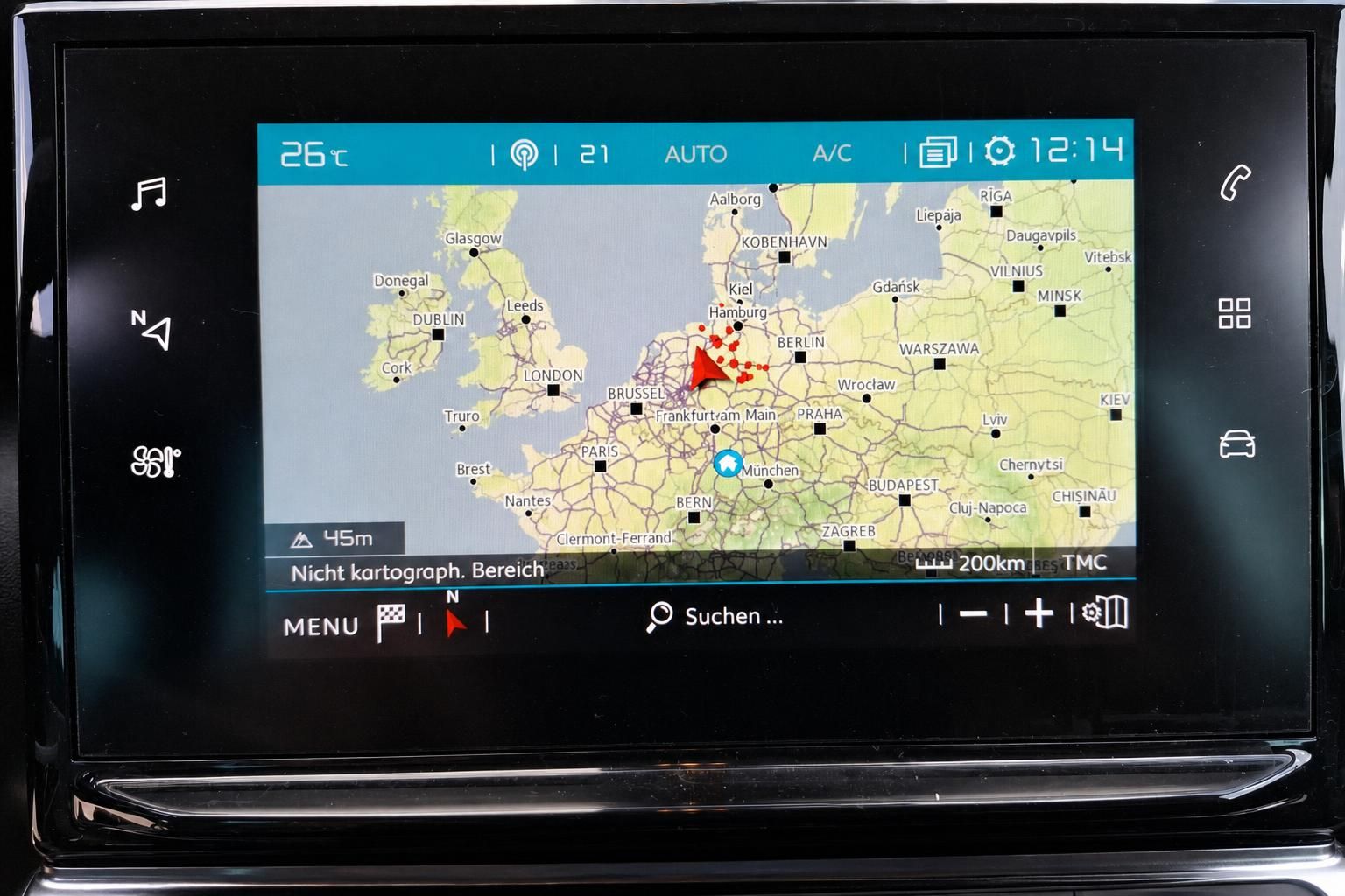 Navigationssystem mit Kartenansicht im Fahrzeug-Display