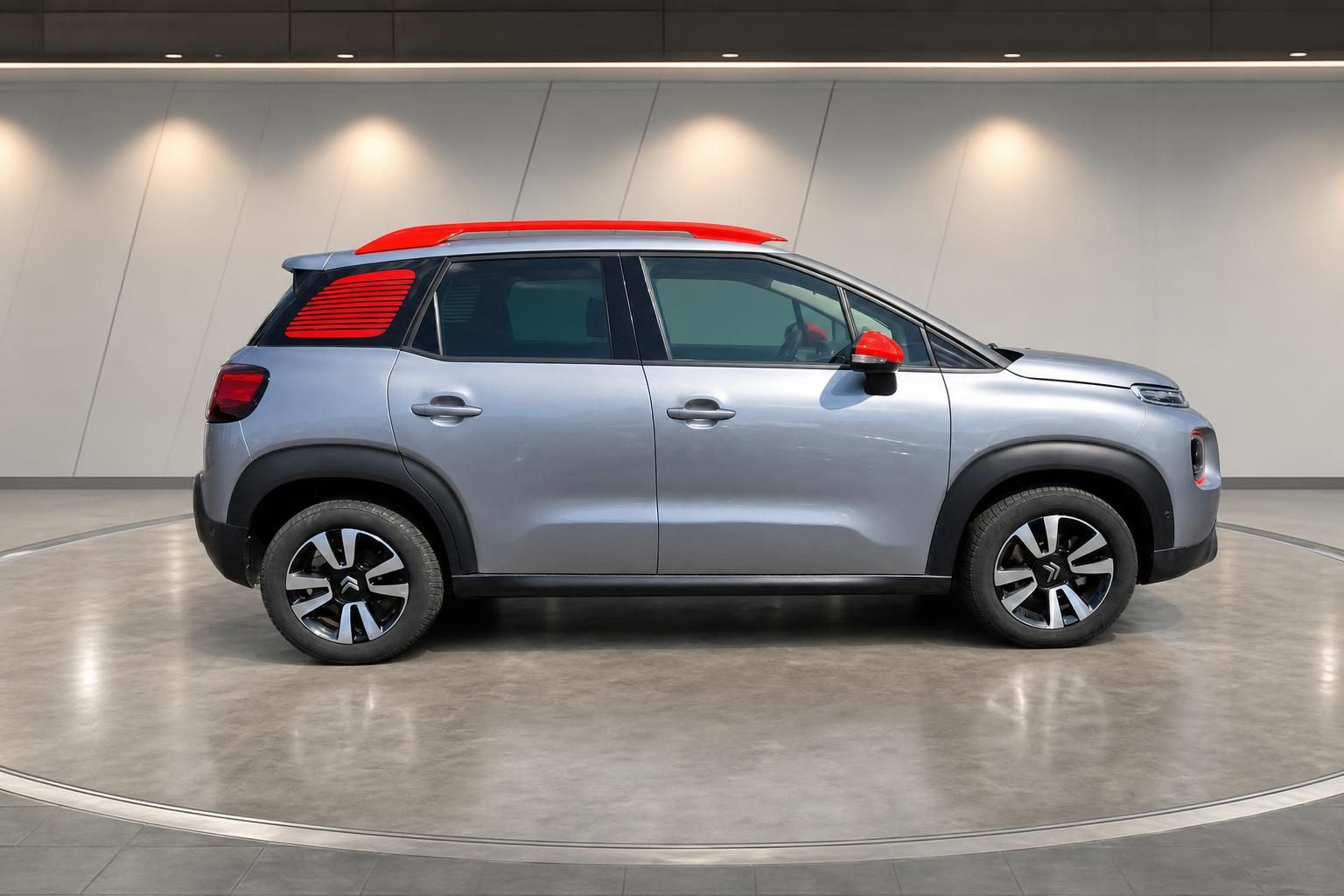Citroën C3 Aircross grau, Seitenansicht mit rotem Dach und Felgen