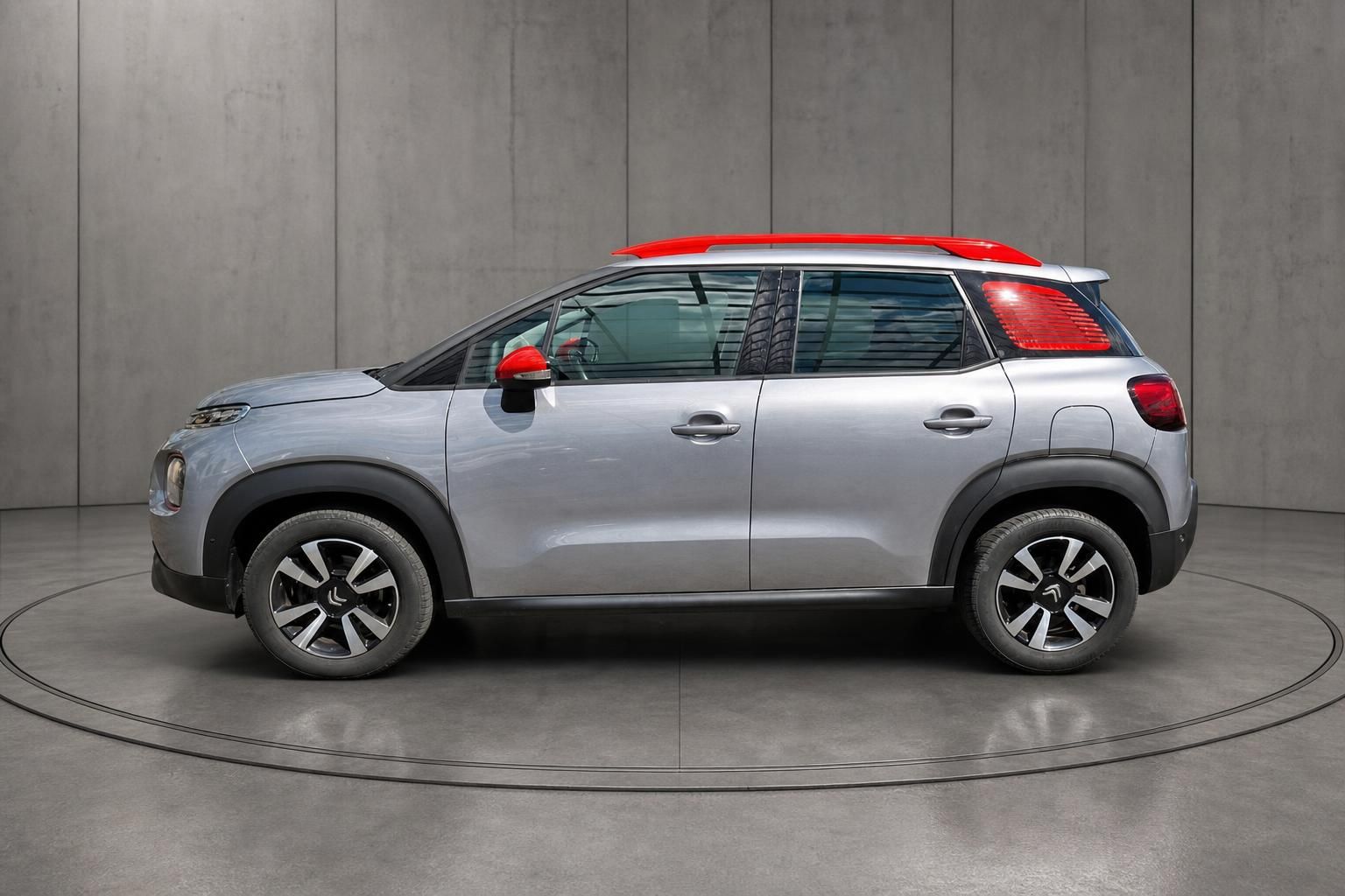 Citroën C3 Aircross Seitenansicht in Silber mit rotem Dach