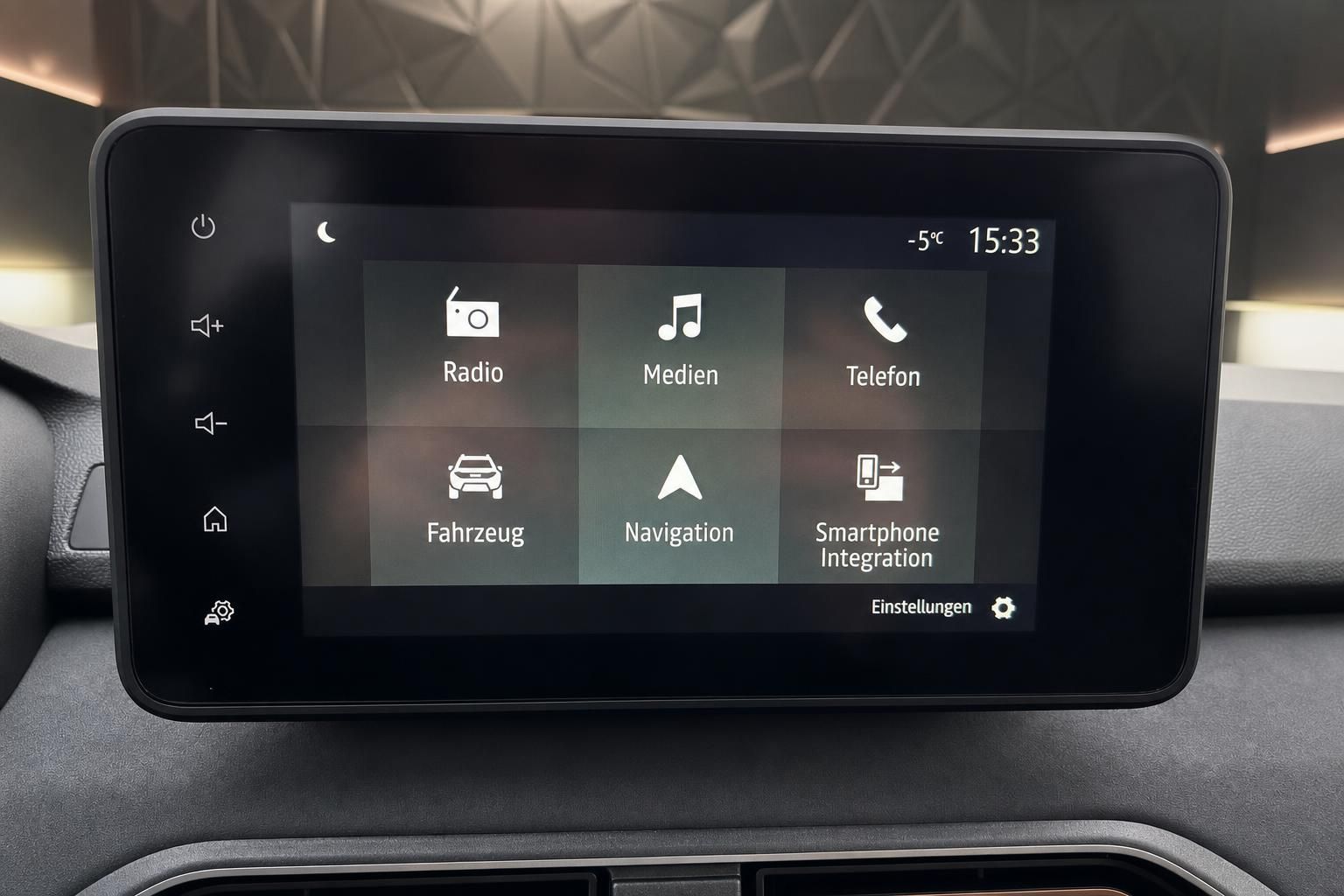 Dacia Infotainment-Display mit Navigation und Smartphone-Integration