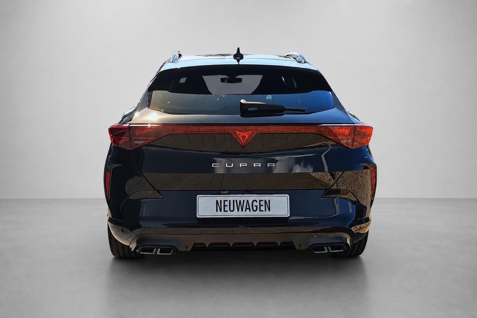 Cupra Formentor schwarz Heckansicht Studio