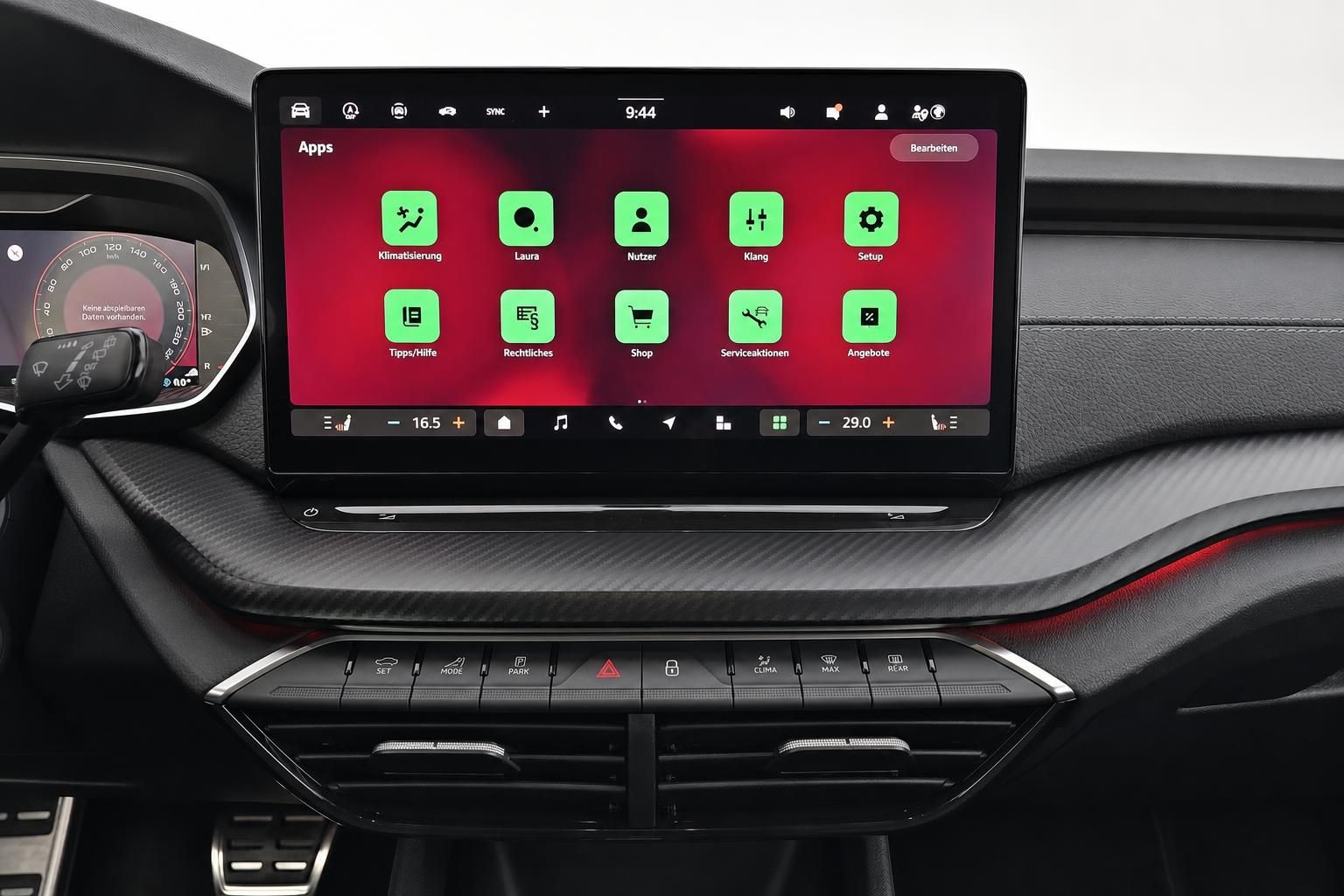 Infotainment-Display Skoda mit App-Uebersicht im Innenraum