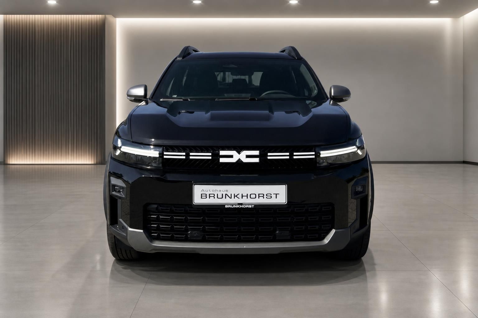Dacia Bigster schwarz SUV Frontansicht mit Kühlergrill