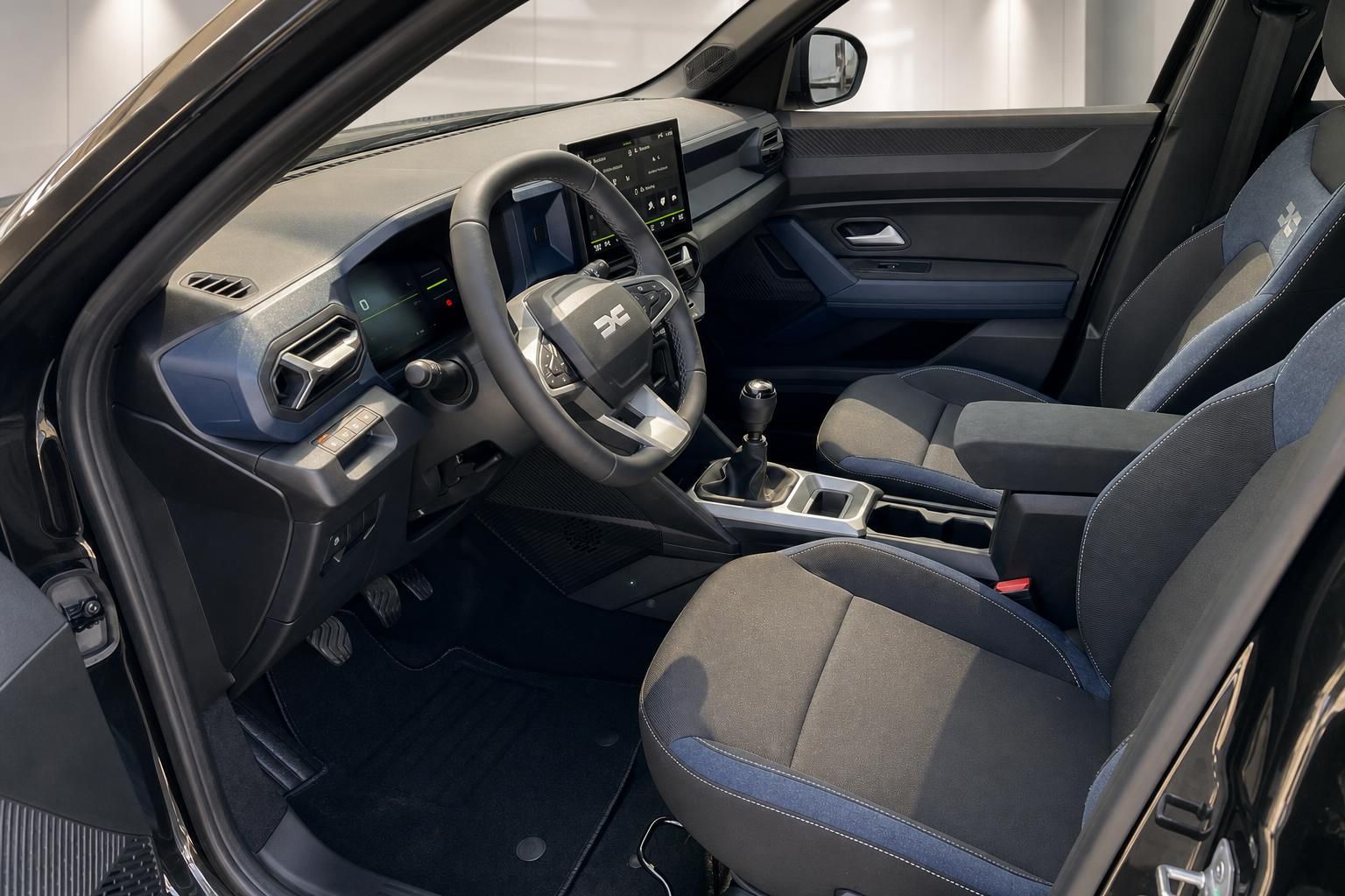 Dacia Bigster Innenraum Cockpit mit Lenkrad und Sitzen
