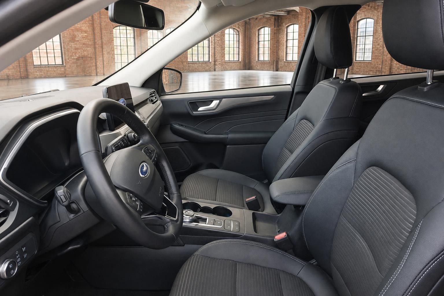 Ford Vordersitze und Cockpit von der Beifahrerseite aus fotografiert