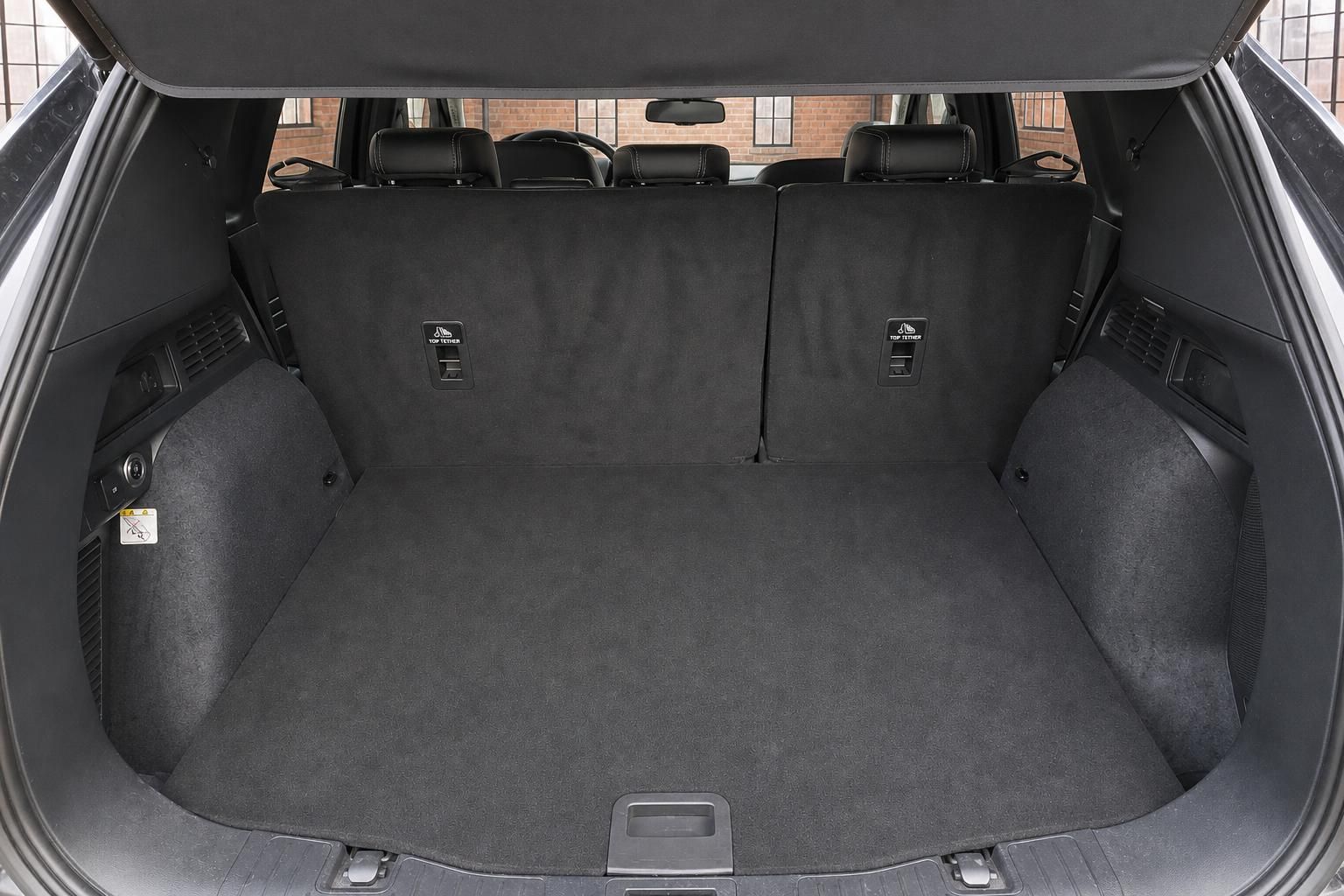 Ford Kuga Kofferraum leer mit umgeklappten Ruecksitzen
