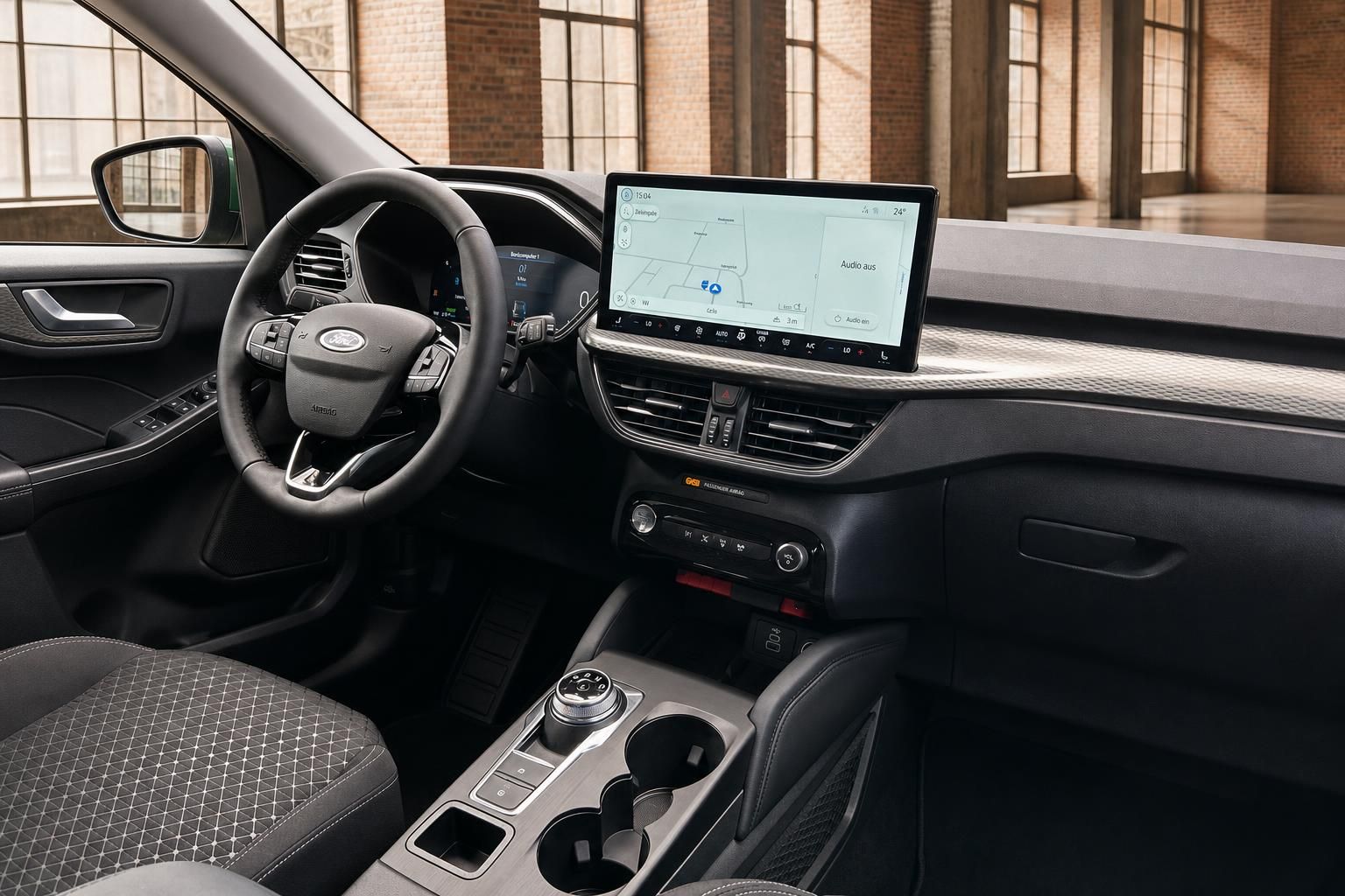 Ford Kuga Innenraum mit großem Touchscreen-Navi, Lenkrad und Mittelkonsole – Cockpit Ansicht