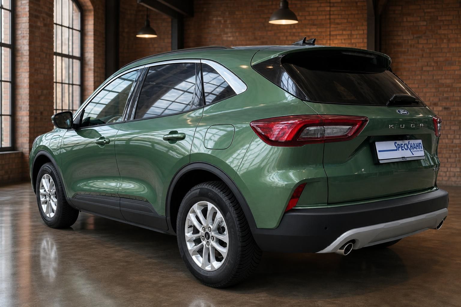 Ford Kuga Hybrid SUV grün – Heckansicht schräg, Speckhahn Autohaus