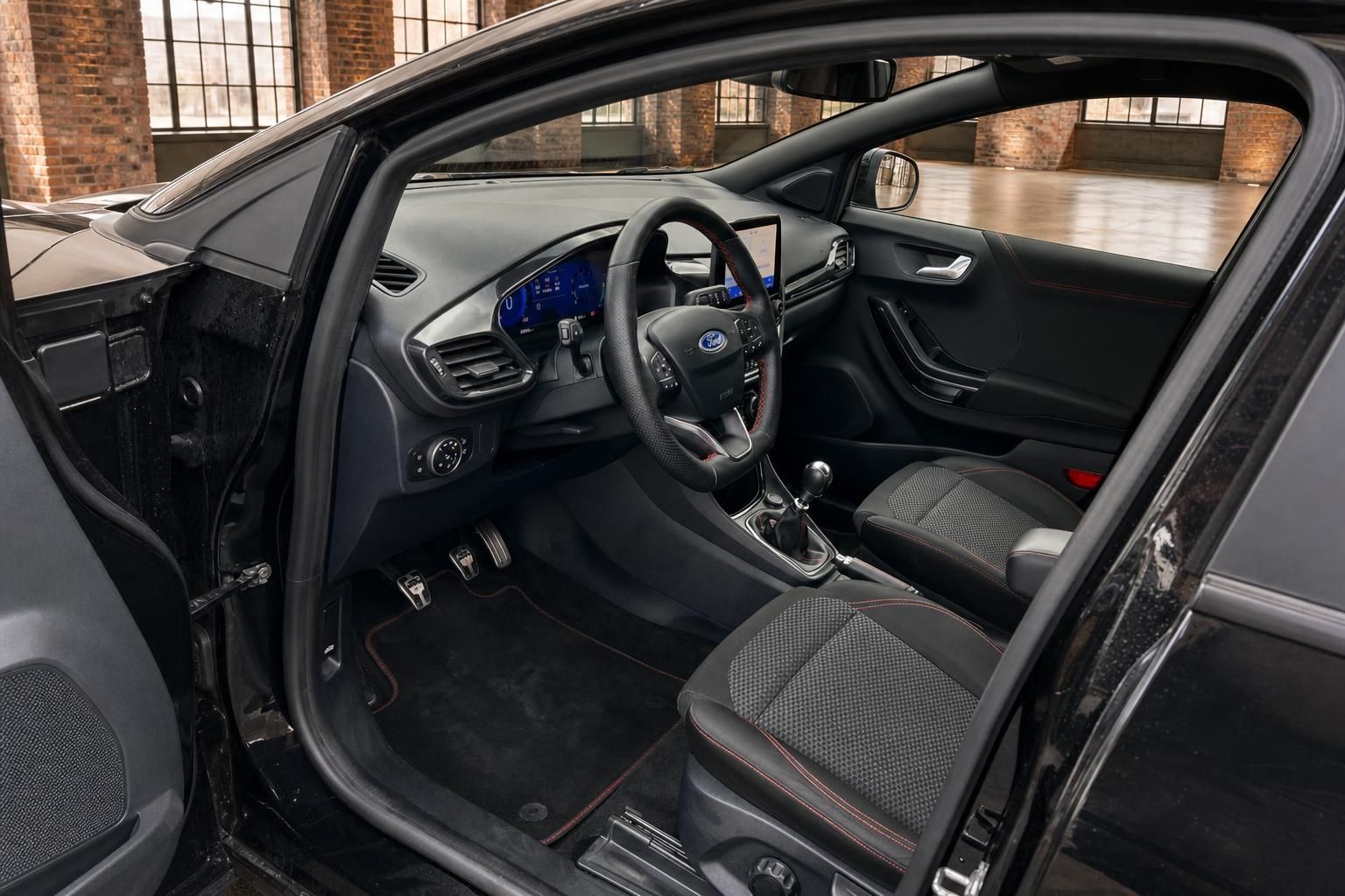 Ford Puma Innenraum mit Cockpit und Sportsitzen