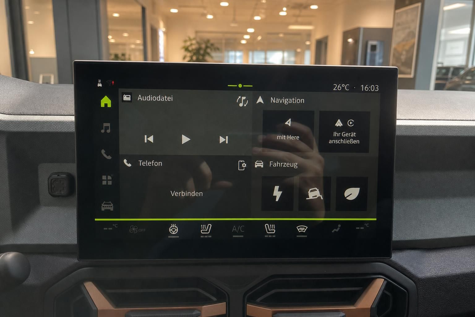 Fahrzeug Infotainment-Display mit Navigationssystem und Klimaanlage-Steuerung