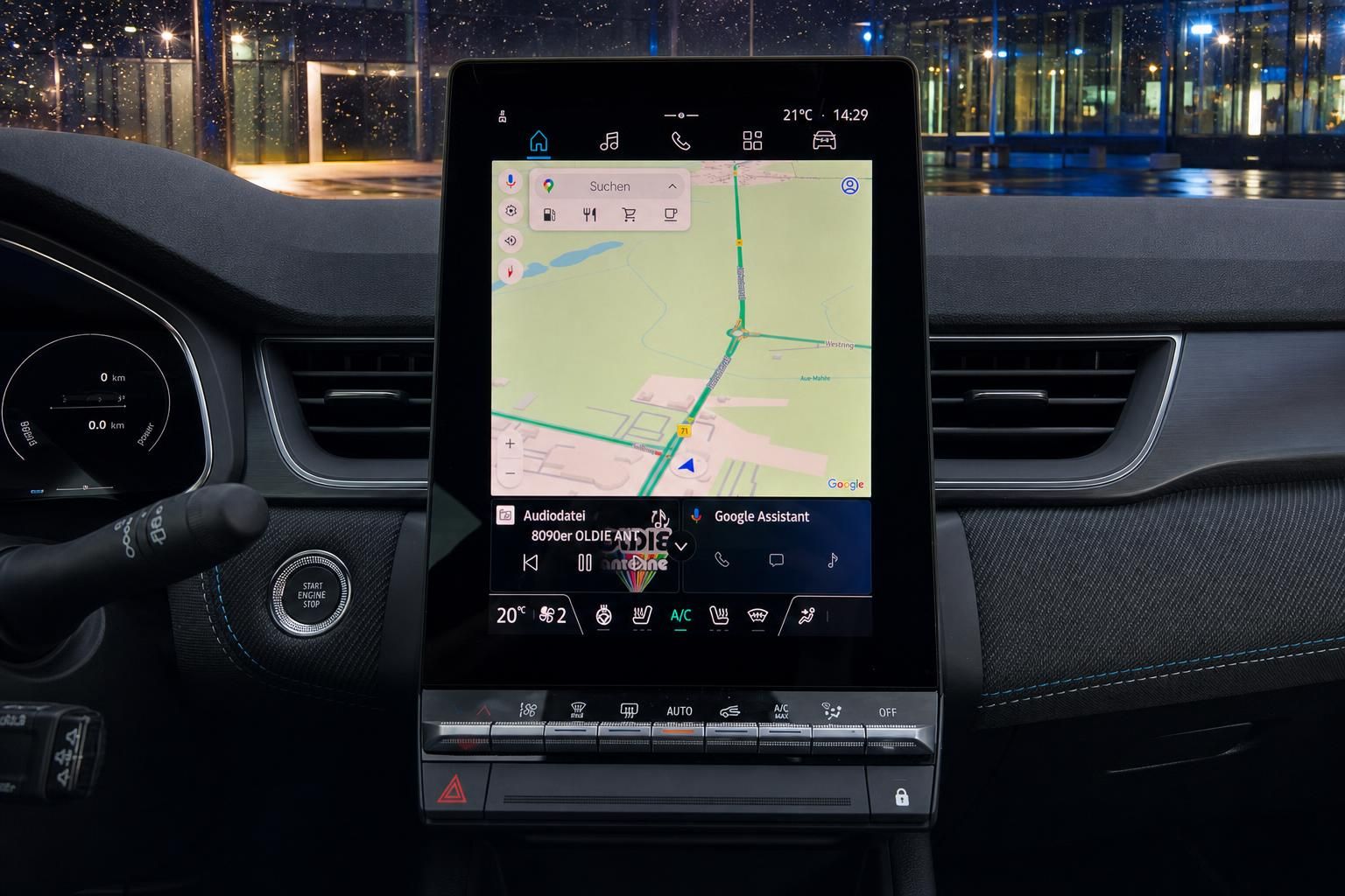 Modernes Infotainment System mit Touchscreen und Navigation im Fahrzeug Armaturenbrett