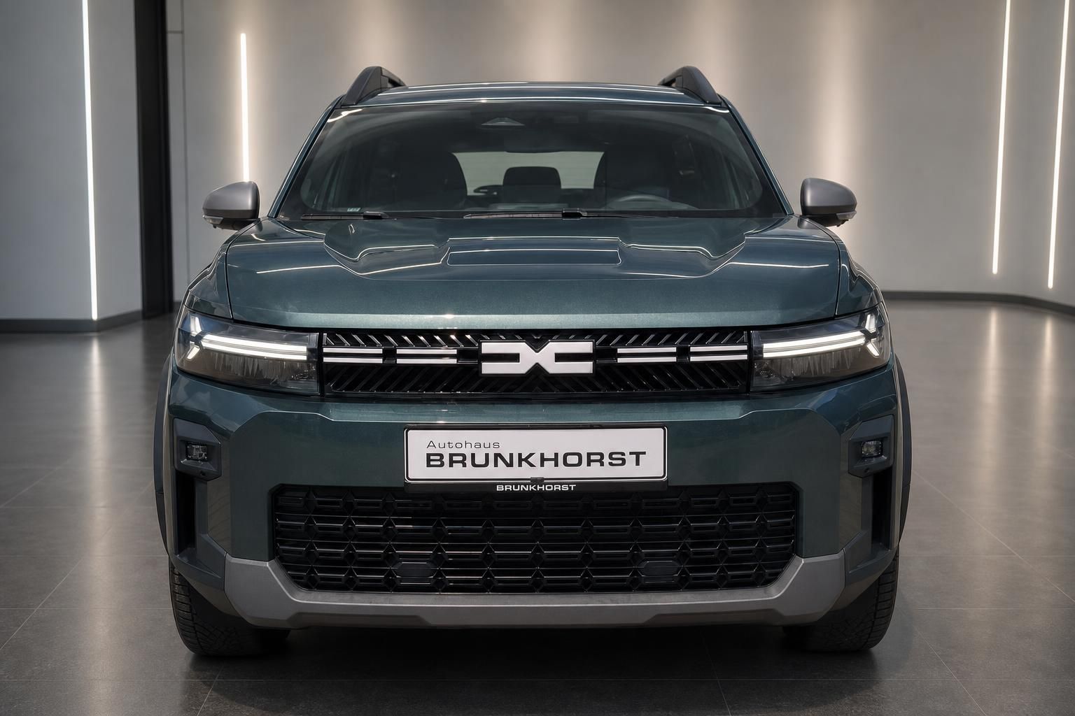 Dacia Bigster SUV grün Frontansicht gerade im Autohaus Brunkhorst
