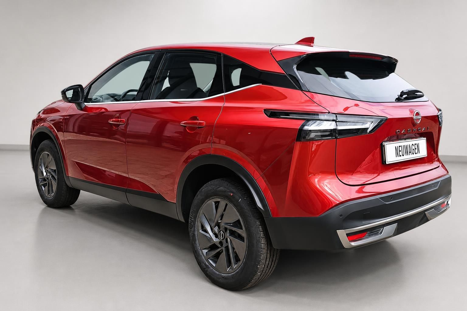 Nissan Qashqai rot Heckansicht schraeg Neuwagen