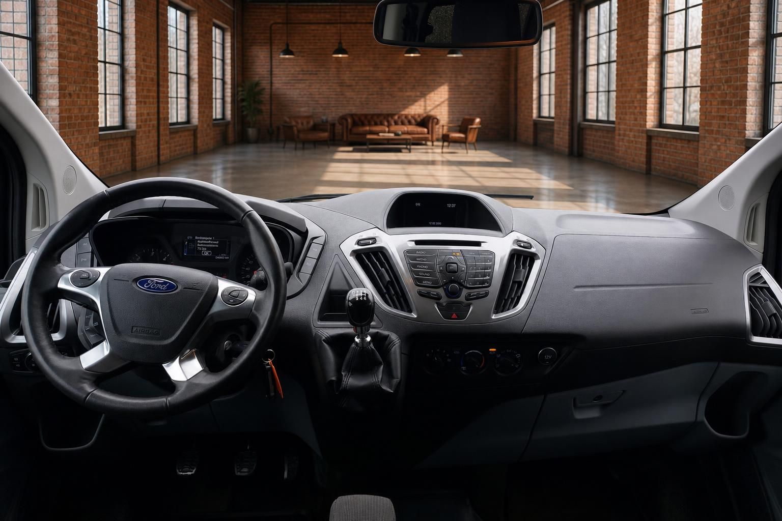 Ford Transit Innenraum Blick durch Frontscheibe auf Cockpit