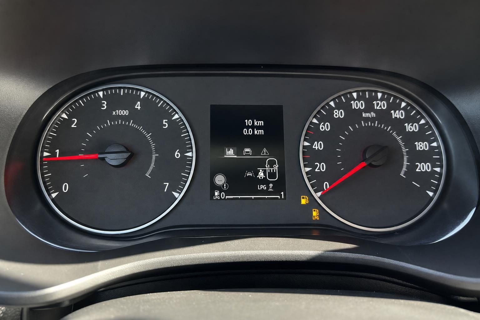 Fahrzeug-Armaturenbrett mit Tachometer und Drehzahlmesser - Innenausstattung