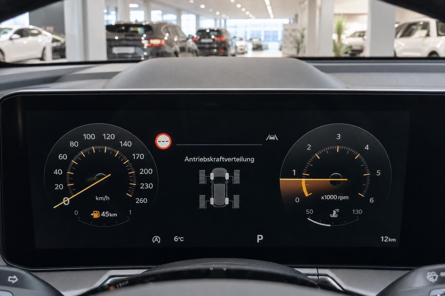 Digitales Kombiinstrument mit Tacho und Antriebskraftverteilung im Kia Innenraum