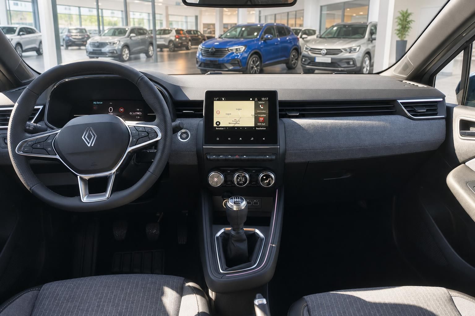 Renault Innenraum mit modernem Armaturenbrett, Touchscreen und manueller Schaltung