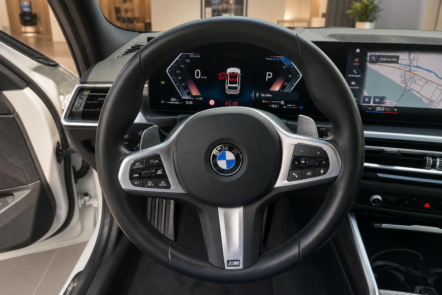 BMW Cockpit mit M-Lenkrad und digitalem Kombiinstrument