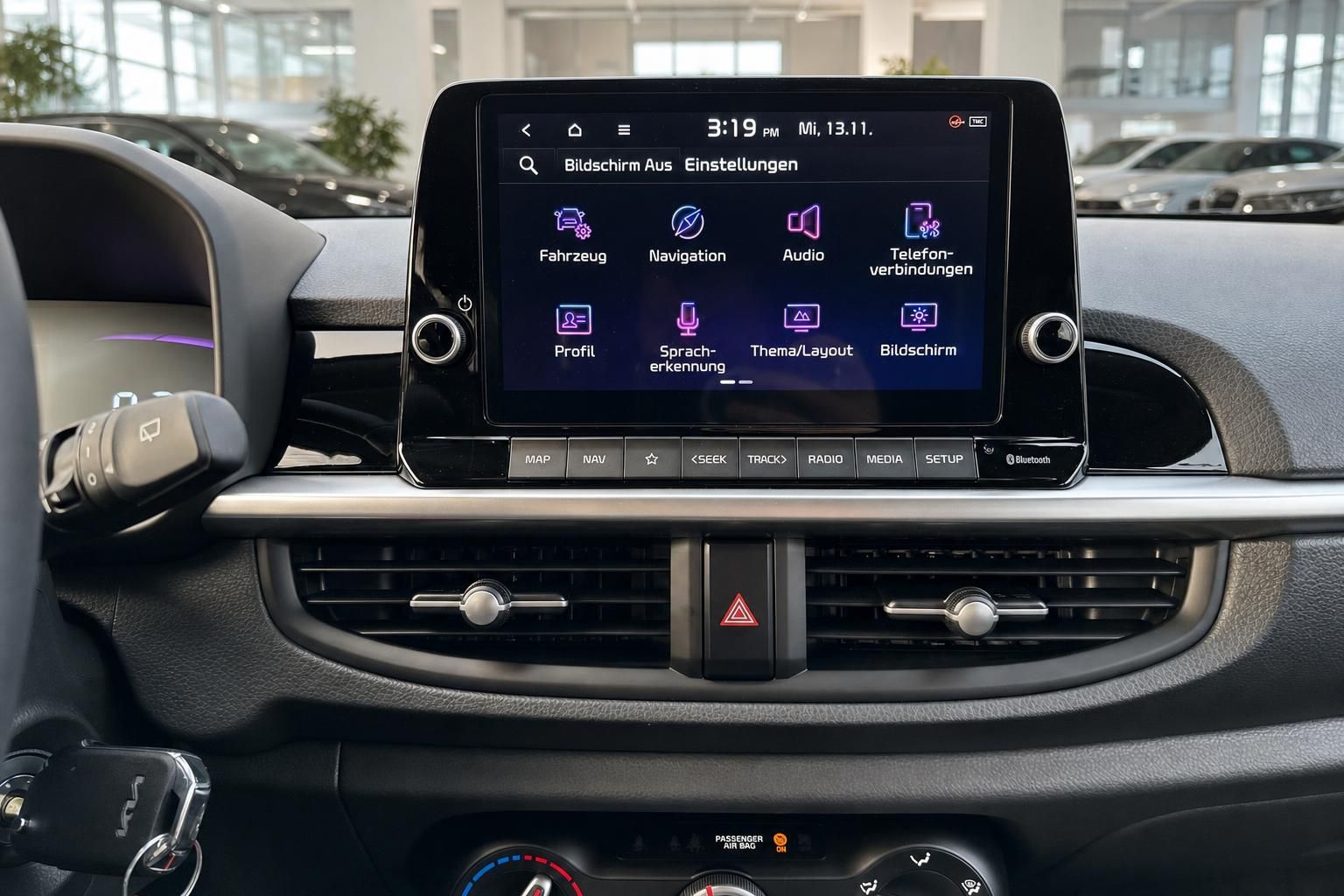 Kia Picanto Infotainment Display und Klimabedienung Detail