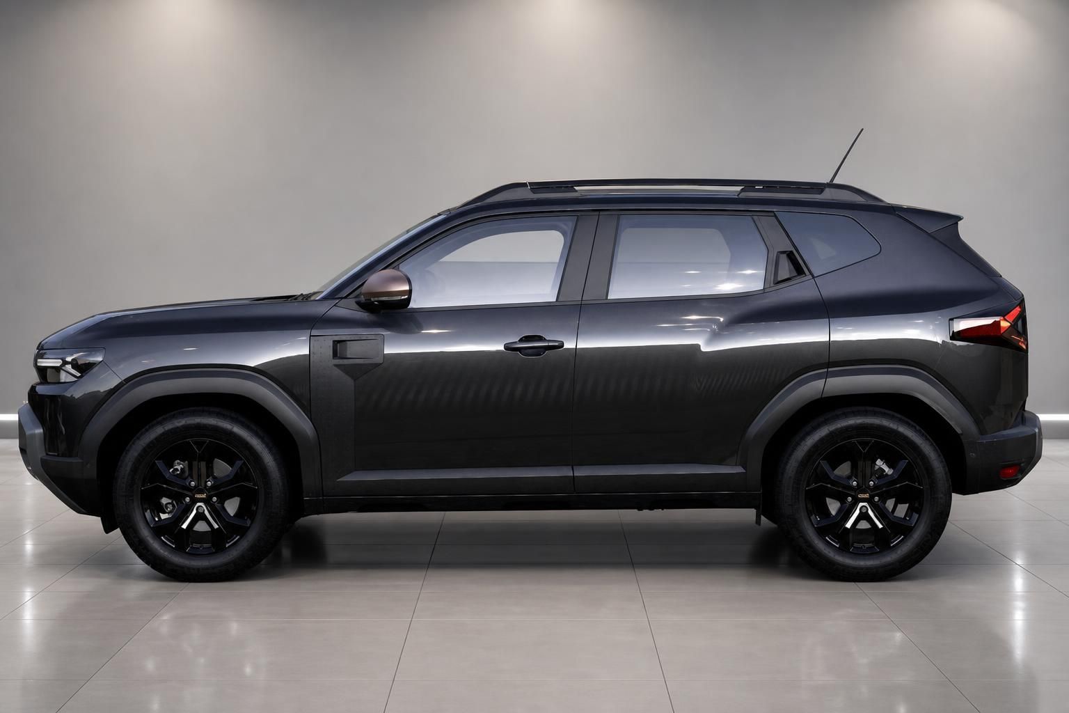 Dacia Duster SUV Seitenansicht in Grau, kompakter Geländewagen mit schwarzen Felgen