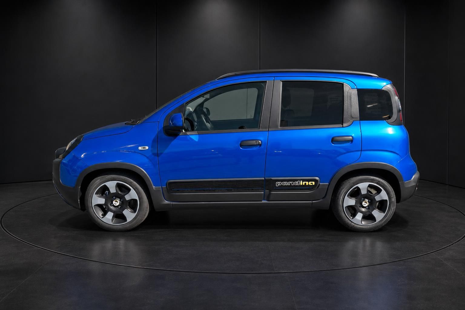 Fiat Panda Pandina Hybrid blau, Seitenansicht Studio