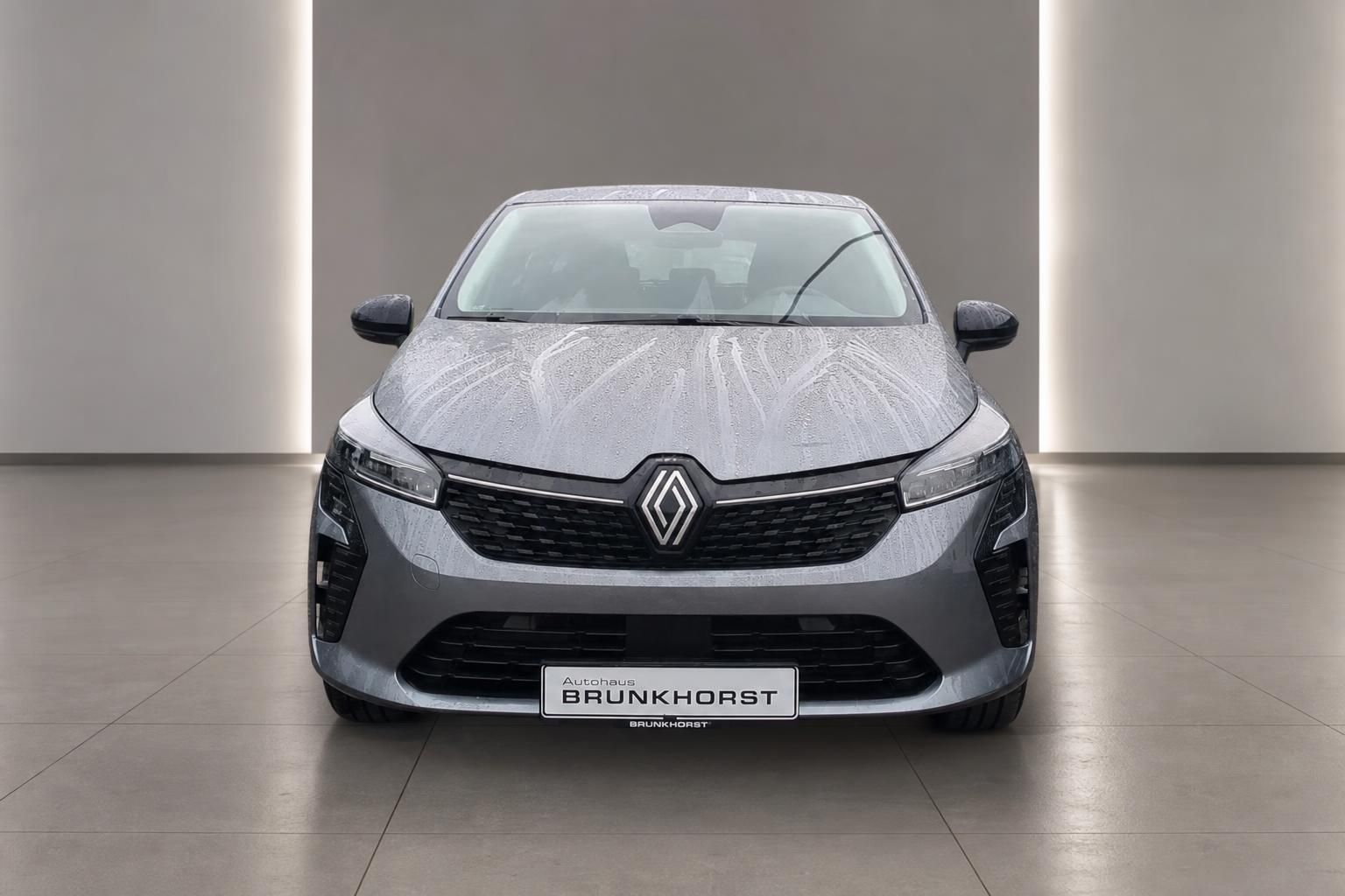 Renault Clio grau - Frontalansicht mit markanter Kühlergrille und LED-Scheinwerfern