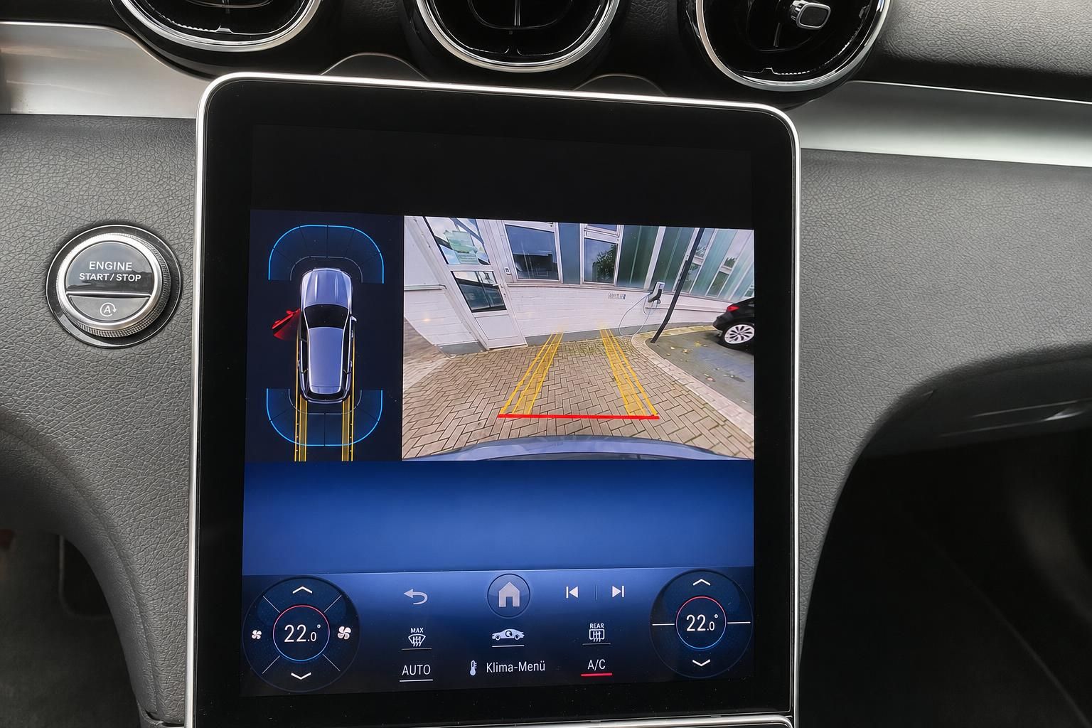 Mercedes-Benz 360-Grad-Kamera Display mit Einparkhilfe im Innenraum