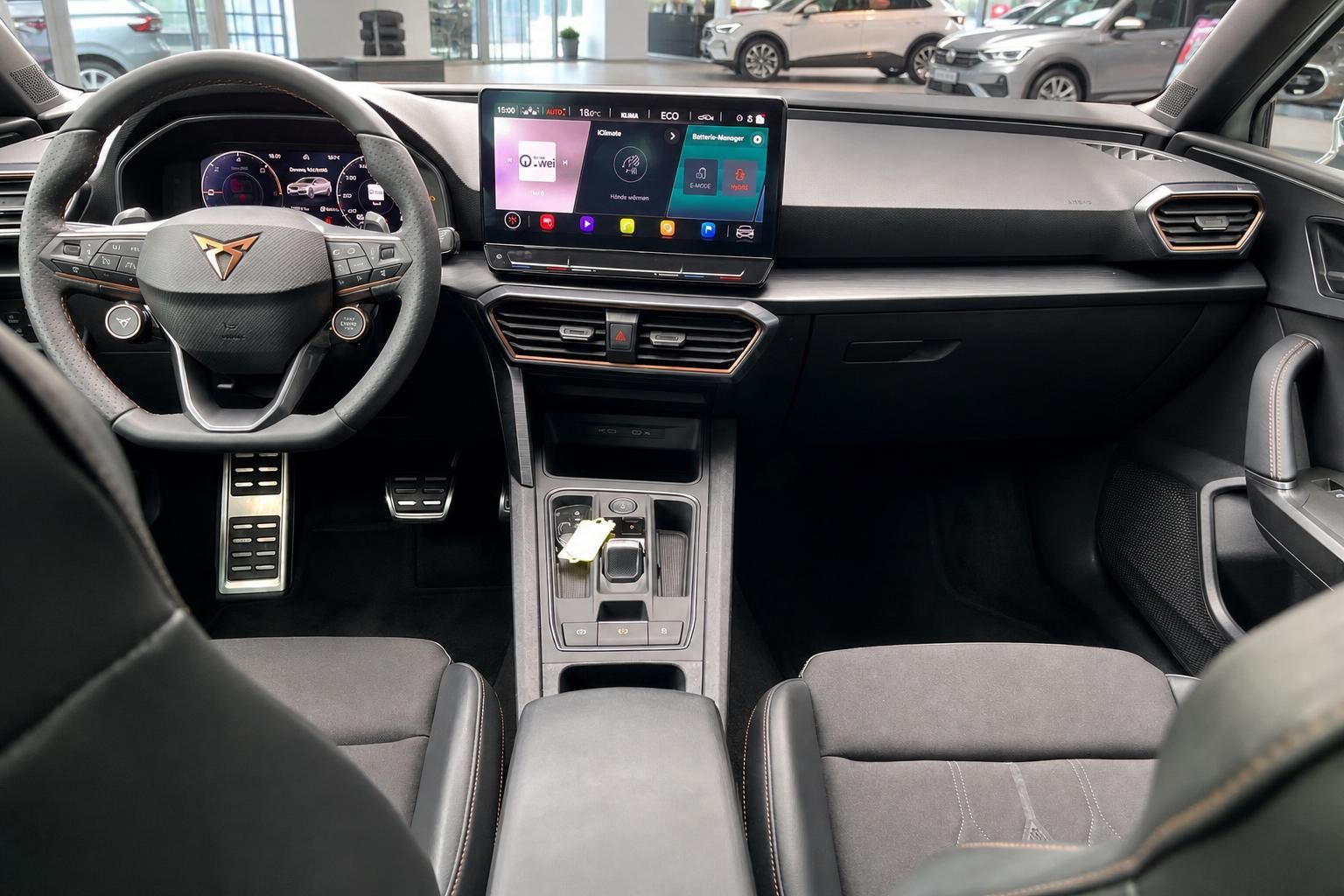 Cupra Cockpit mit digitalem Tacho, Touchscreen und Sportsitzen