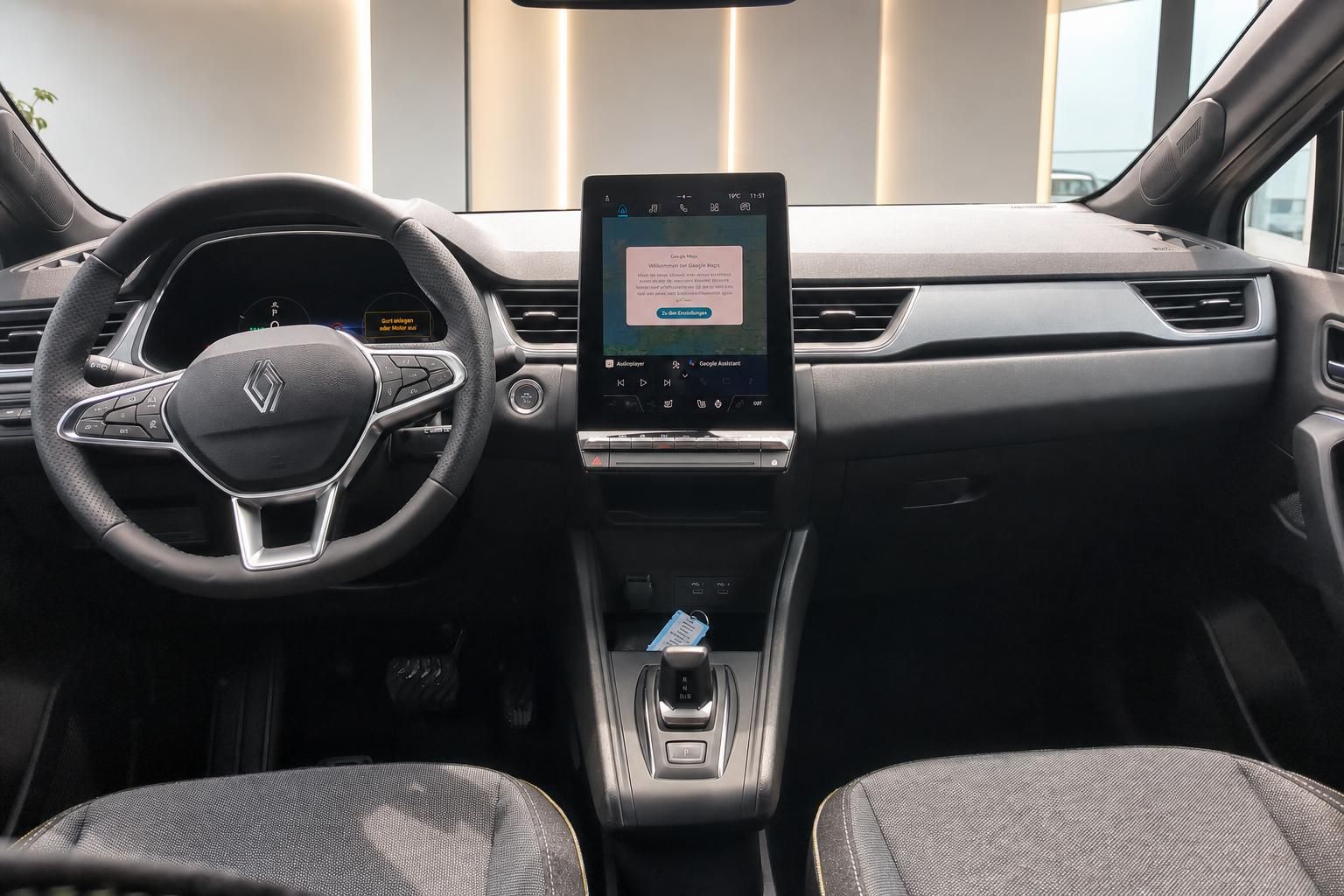 Renault Captur Innenraum Cockpit Touchscreen Lenkrad grau Ausstattung