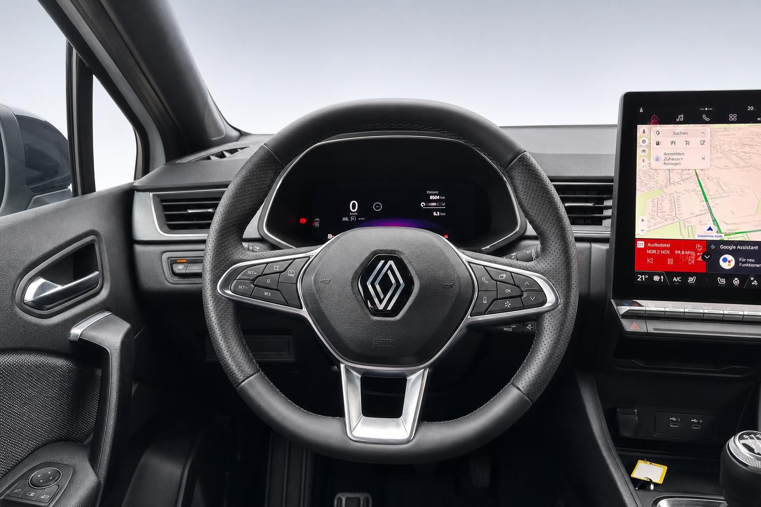 Renault Fahrzeug Innenraum Cockpit mit Lenkrad, digitales Display und Navigationssystem