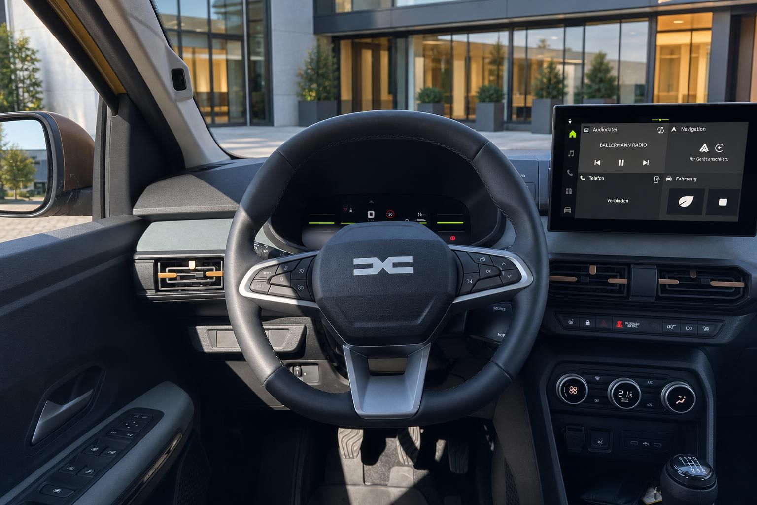 Cockpit-Ansicht mit Lenkrad, Digitaldisplay und modernem Infotainment-System