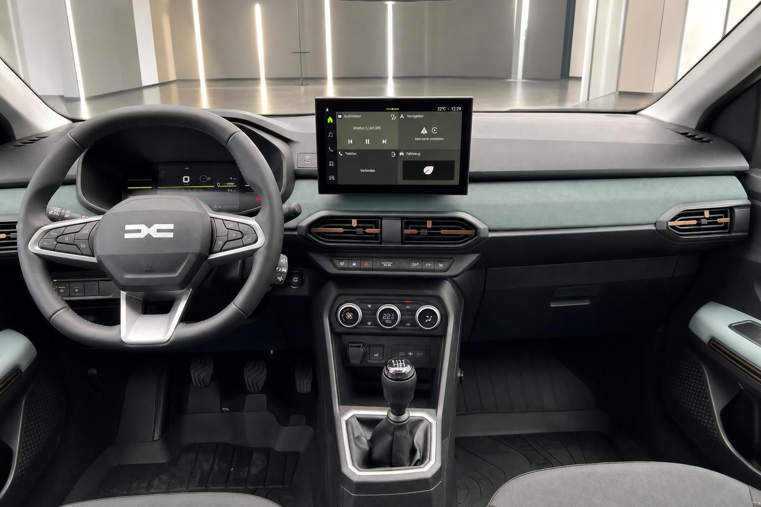 Dacia Sandero Cockpit mit Lenkrad und Infotainment-Display