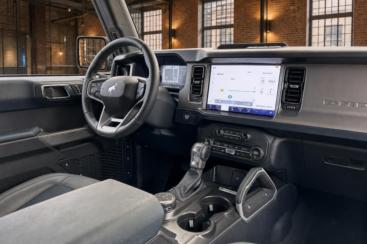 Ford Bronco Cockpit mit Touchscreen Navigation und Mittelkonsole im Detail