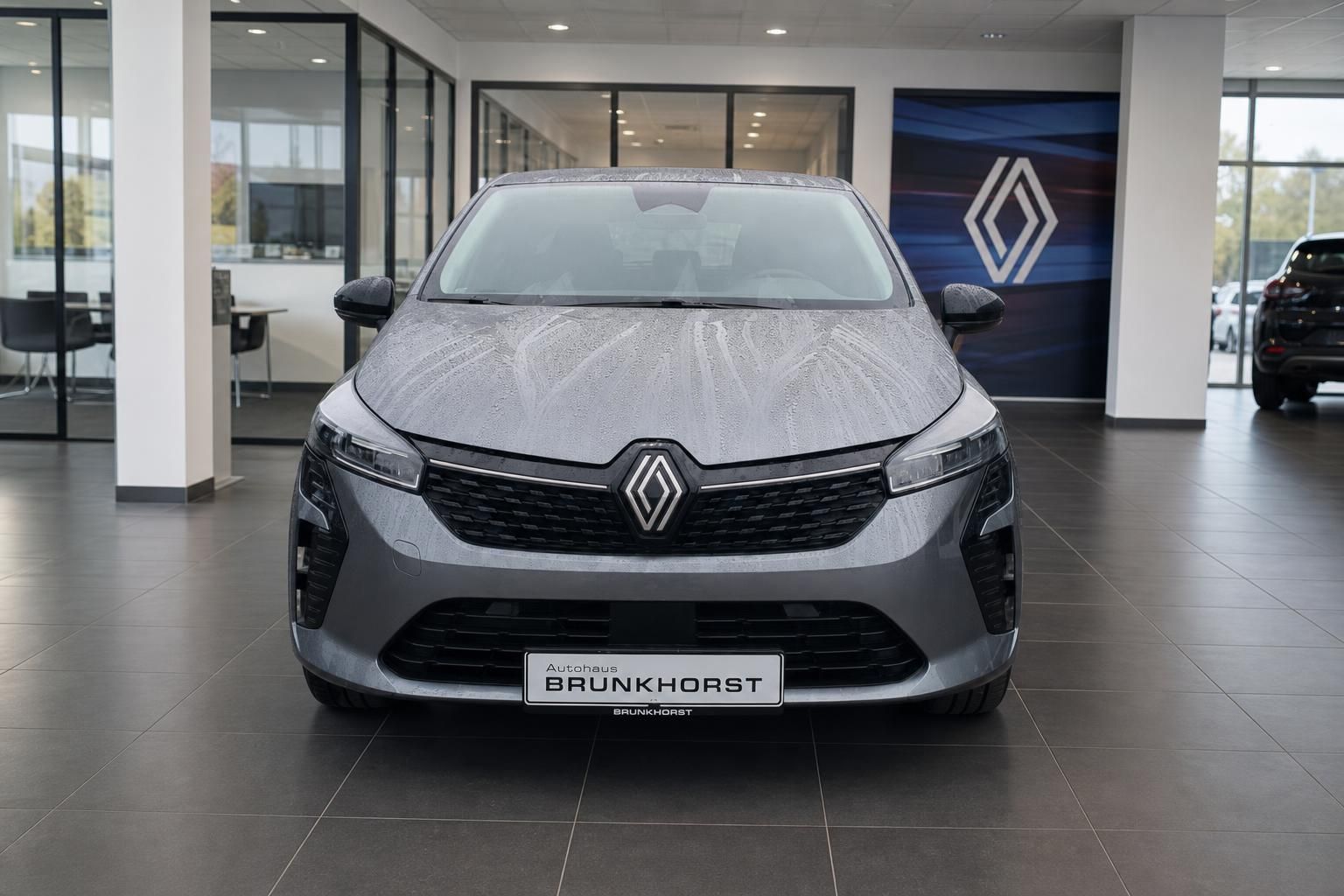 Renault Clio silber grau Frontansicht Autohaus Brunkhorts LED-Scheinwerfer Kühlergrill