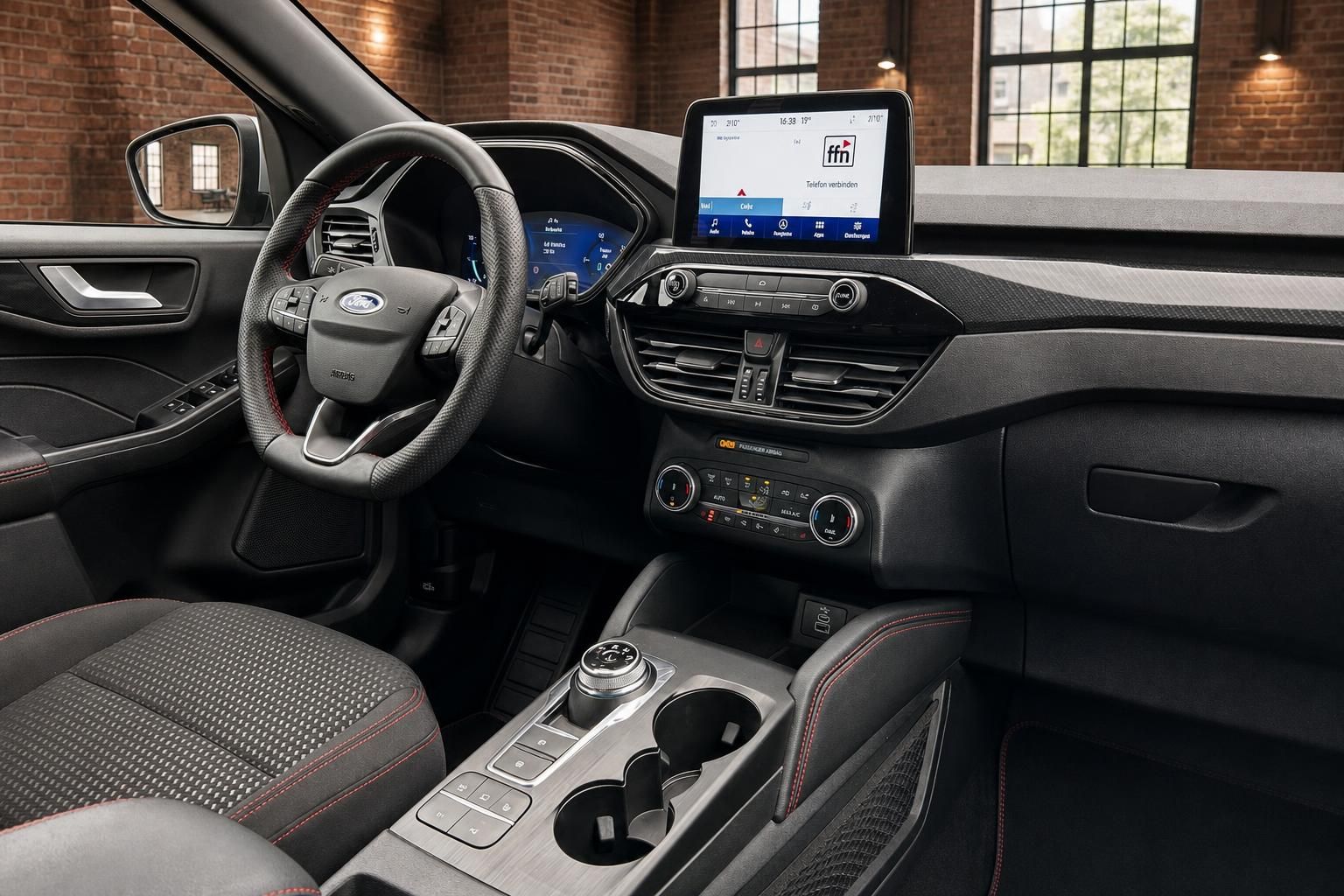 Ford Cockpit mit Lenkrad und Touchscreen Infotainment