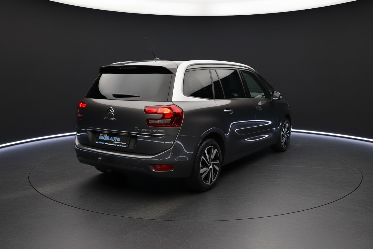 Citroën Grand C4 Spacetourer in Grau mit weißem Dach, Heckansicht im Fotostudio