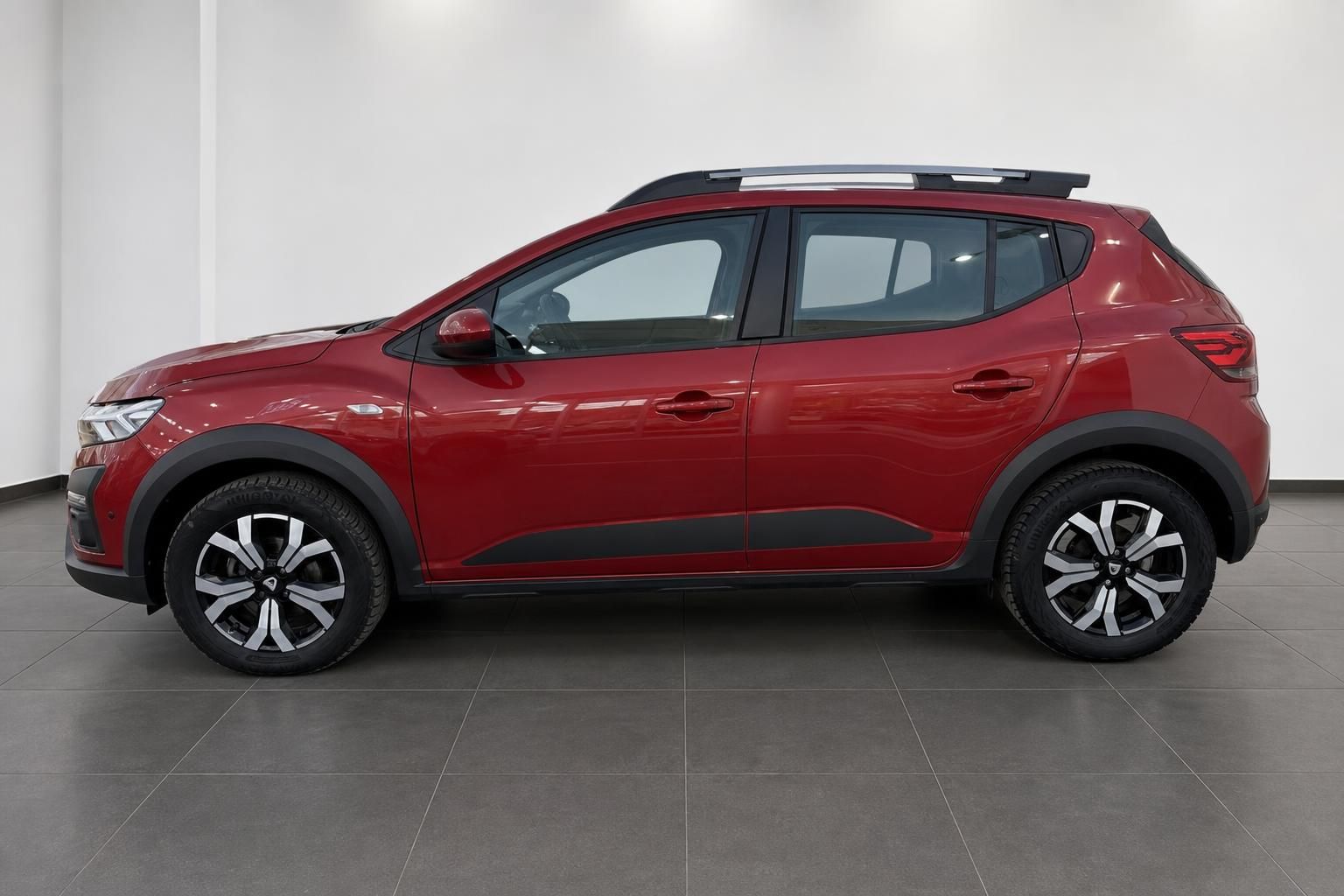 Dacia Sandero Stepway rot Seitenansicht mit Alufelgen
