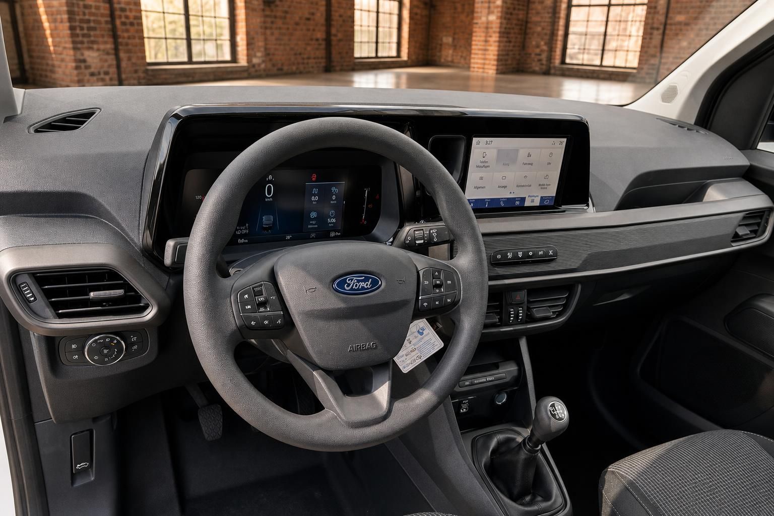 Cockpit Ford mit Lenkrad, Digitaltacho und Touchscreen im Blick