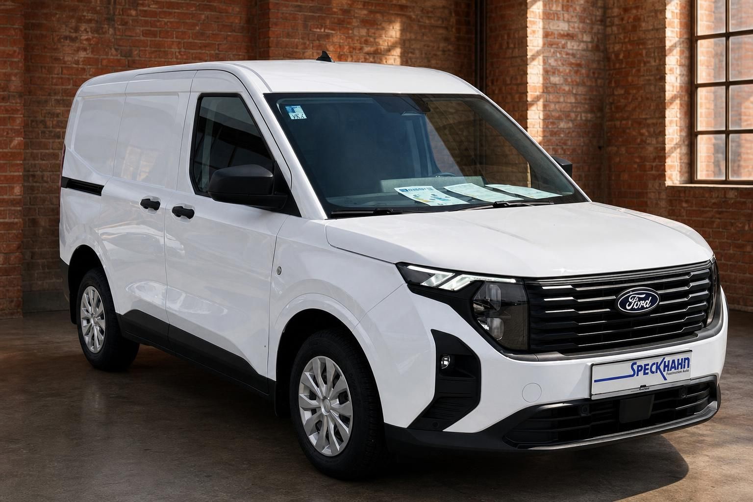 Ford Transit Courier weiß Frontansicht mit Zulassungspapieren