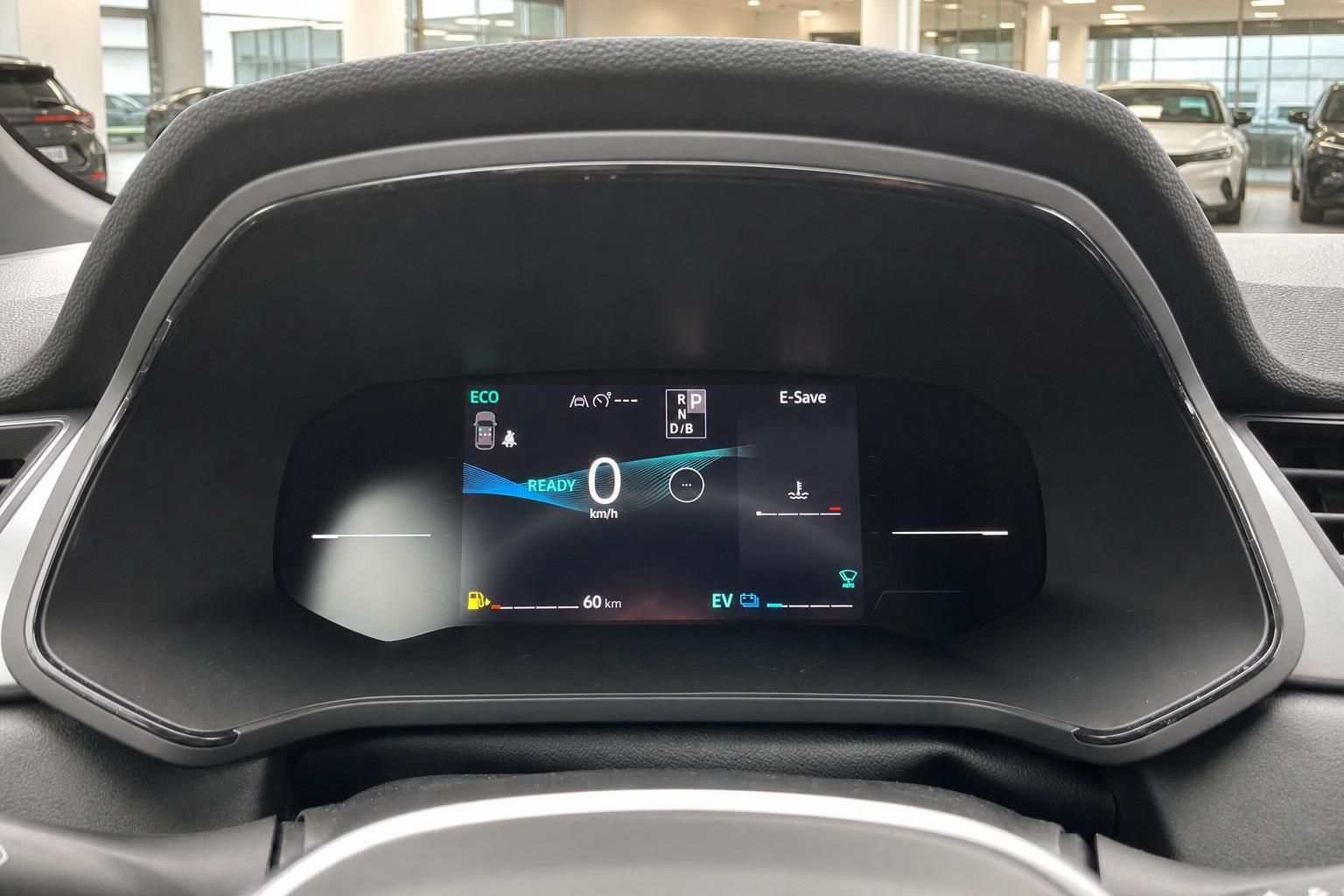 Digitales Kombiinstrument mit ECO-Anzeige und Reichweite im Fahrzeug