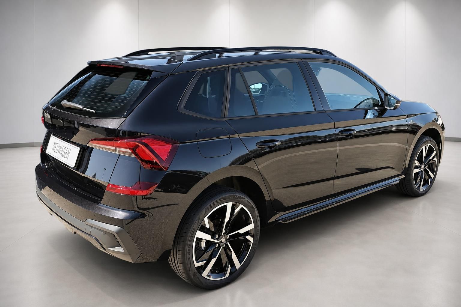 Skoda Kamiq schwarz Heck-Seitenansicht Neuwagen