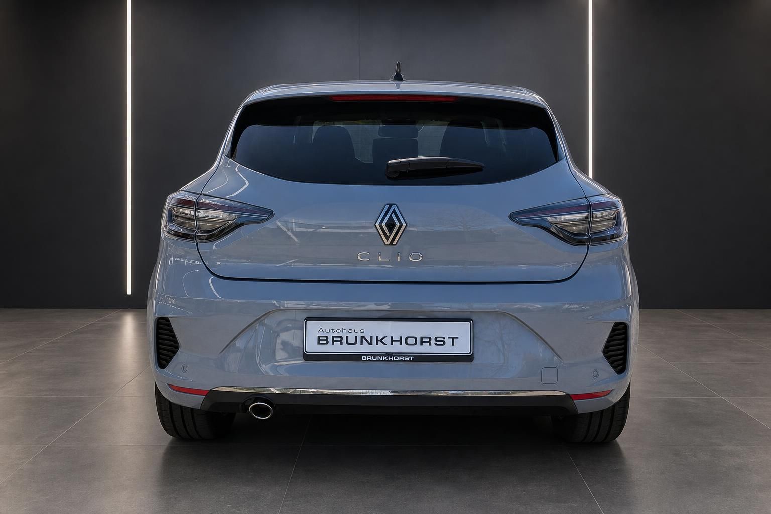 Renault Clio Heckansicht in Weiß - Rückleuchten, Heckklappe und Fahrzeugdesign von hinten