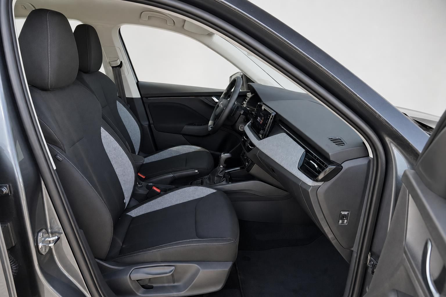Skoda Kamiq Innenraum mit Vordersitzen und Armaturenbrett