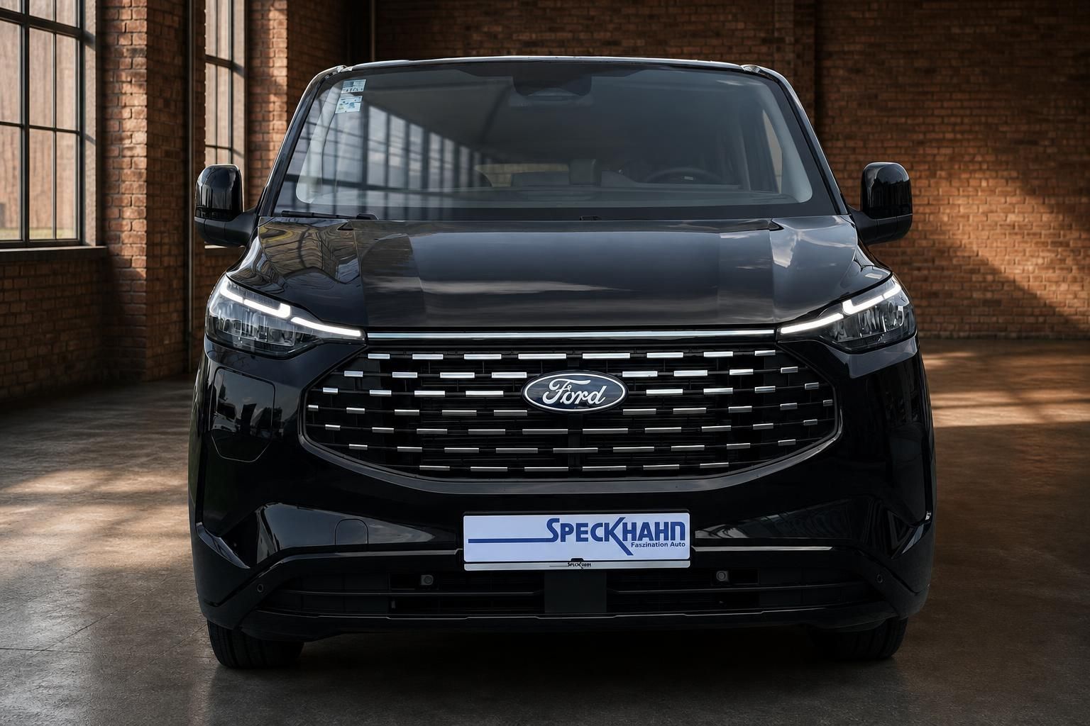 Ford Van schwarz - Frontansicht mit LED-Scheinwerfern und Kühlergrill
