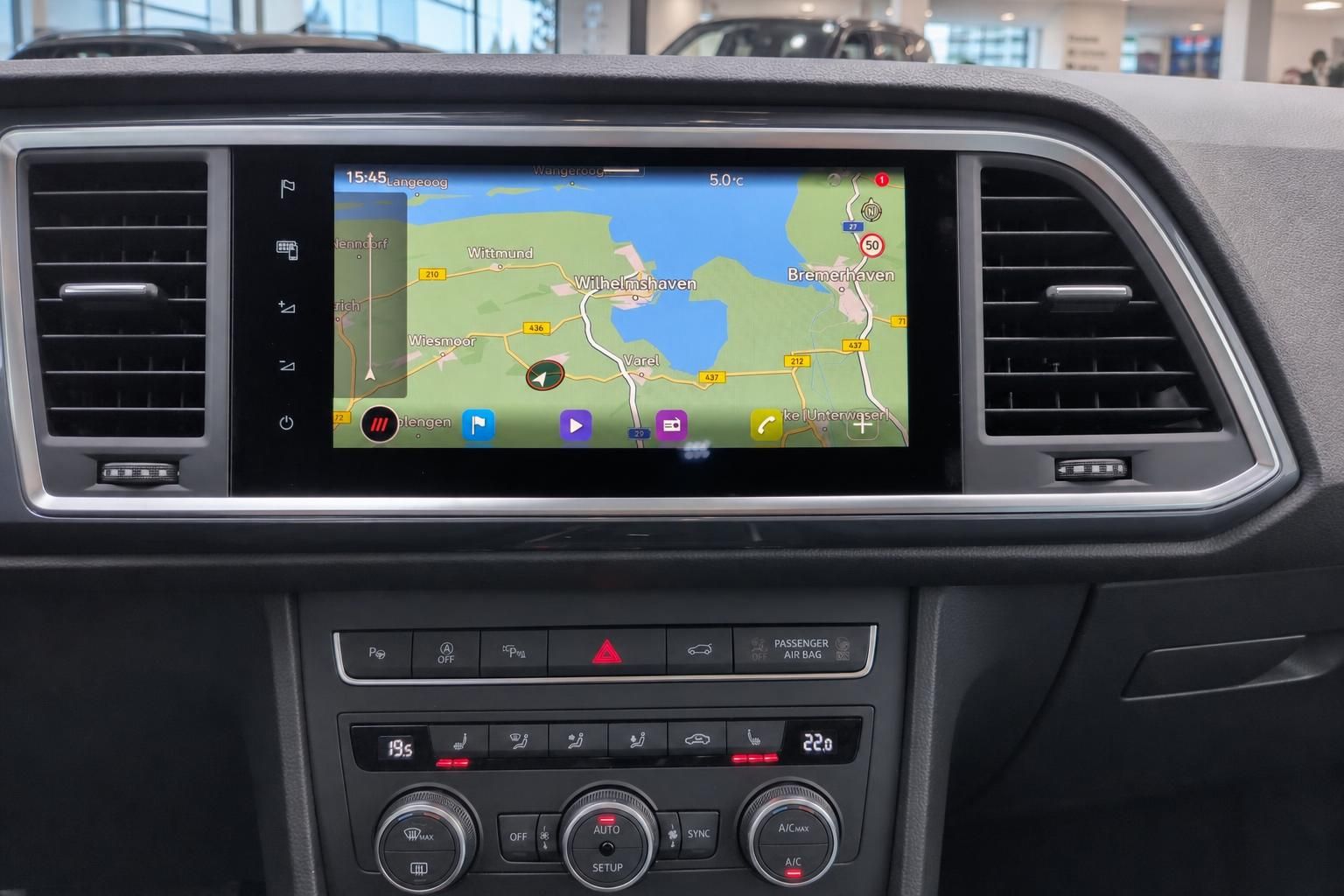 Seat Ateca Navigationssystem mit Kartenansicht und Klimabedienung