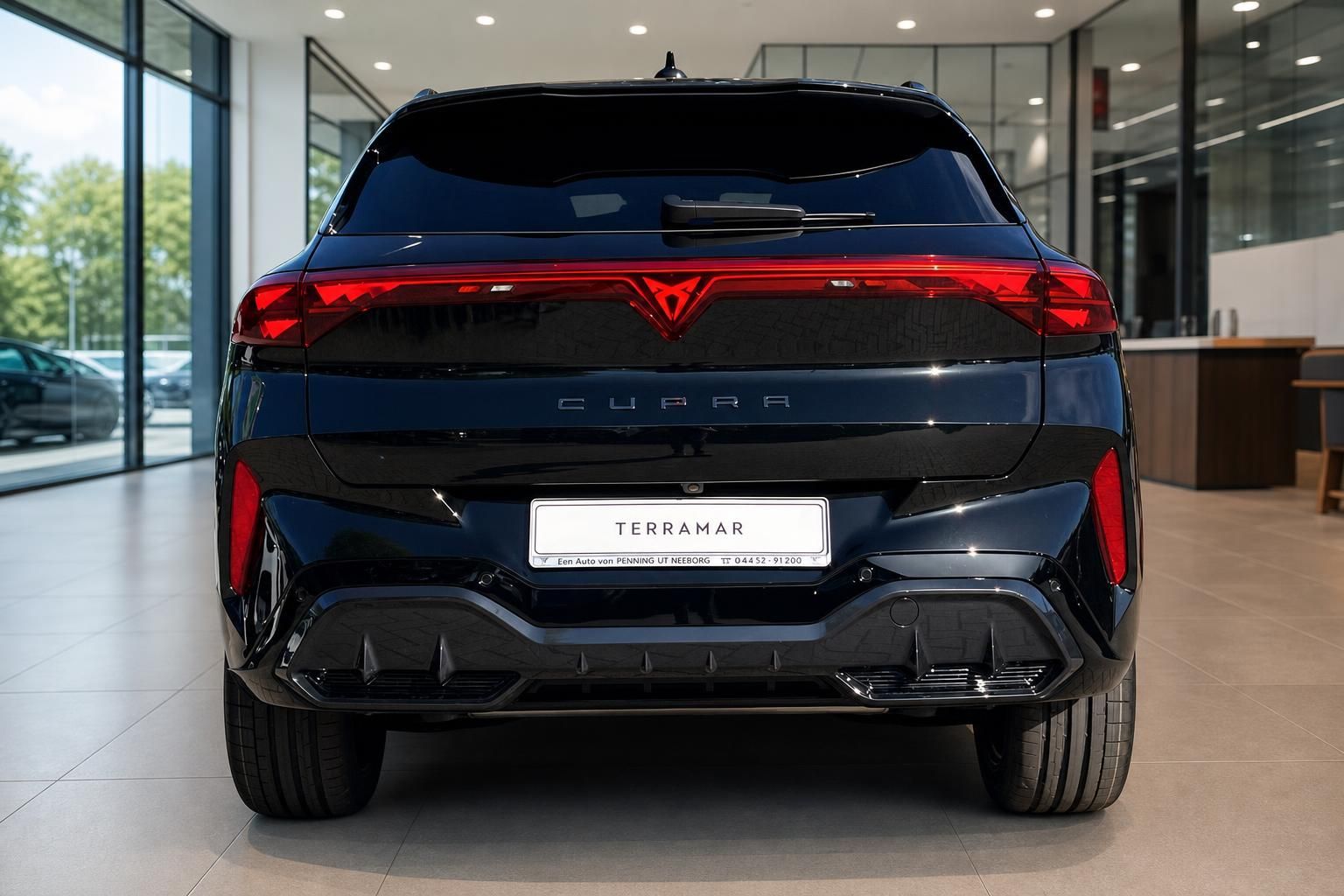 Cupra Terramar schwarz Heckansicht frontal mit Kennzeichenhalter