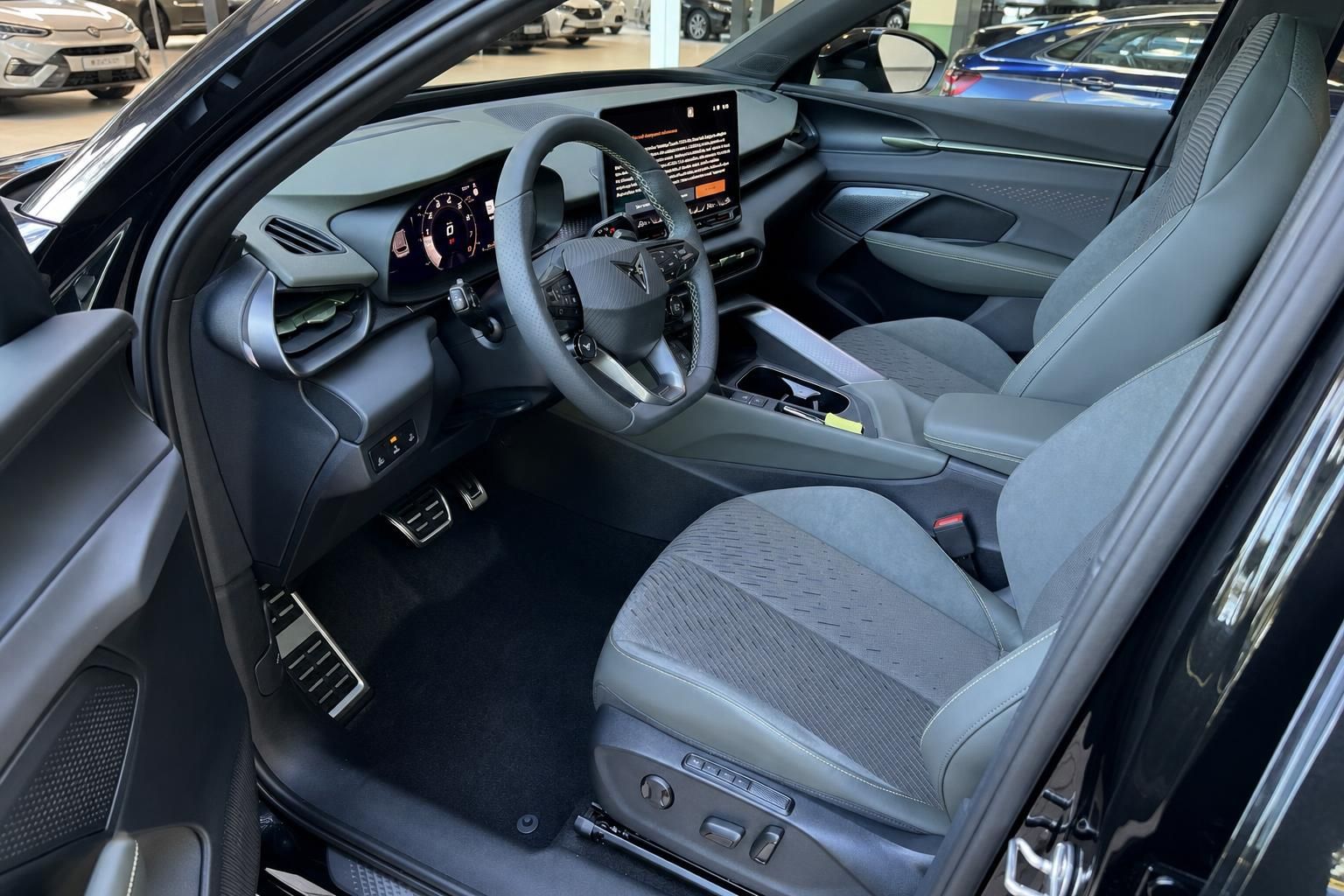 Cupra Terramar Cockpit mit Lenkrad und digitalem Tacho Innenansicht